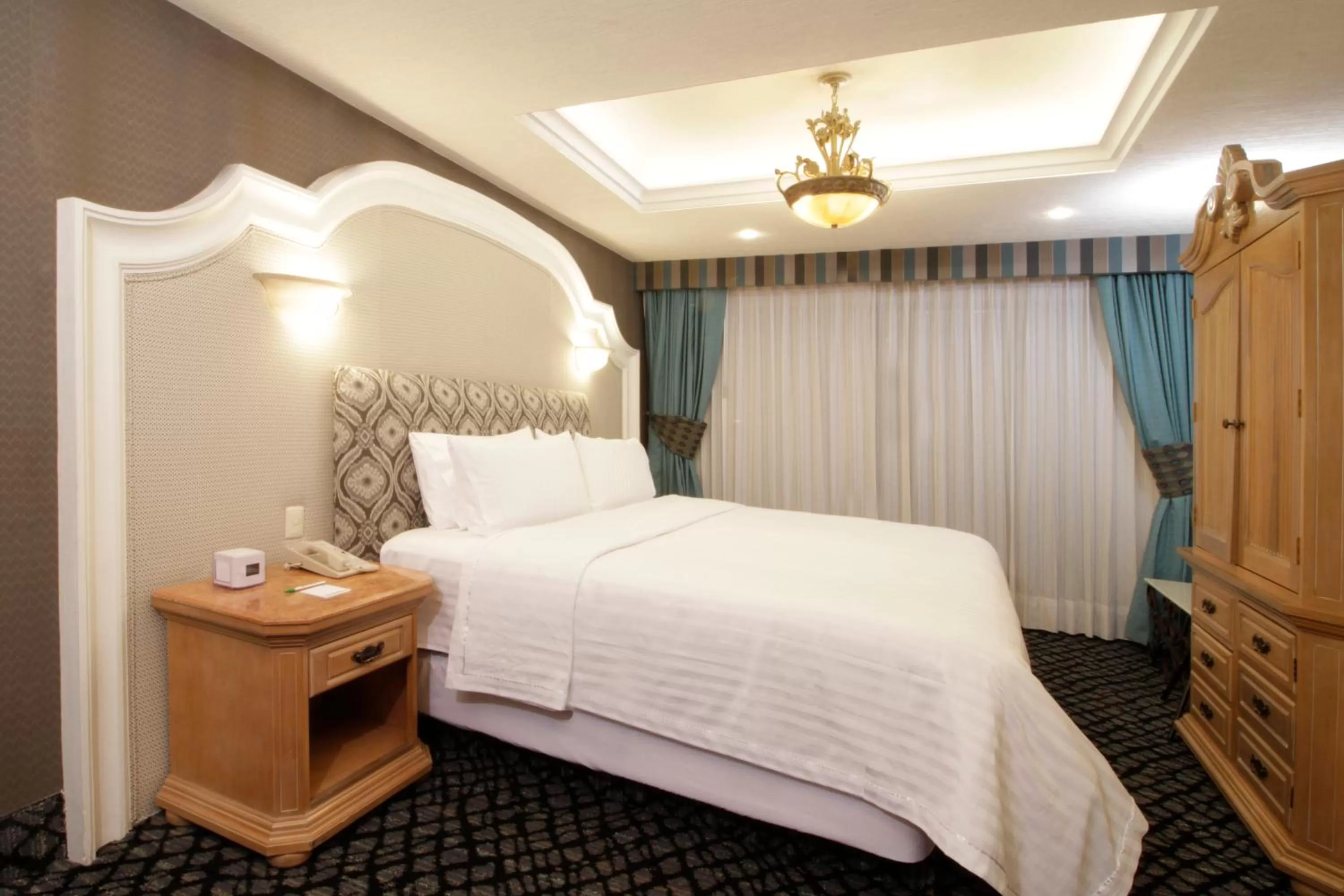 Photo of the whole room, Bed in Holiday Inn Queretaro Centro Historico by IHG