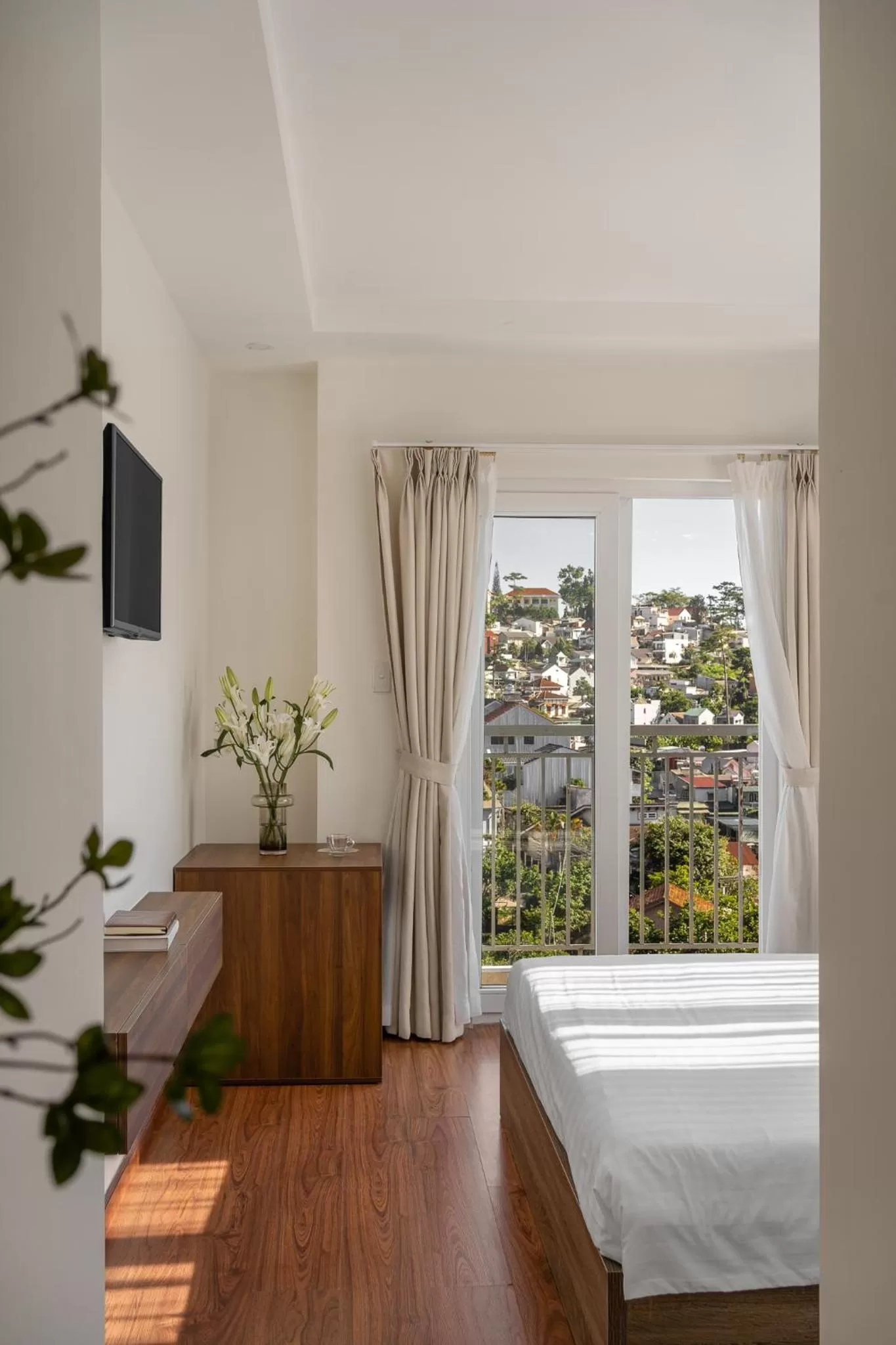 Photo of the whole room, Bed in Hong Mon Villa