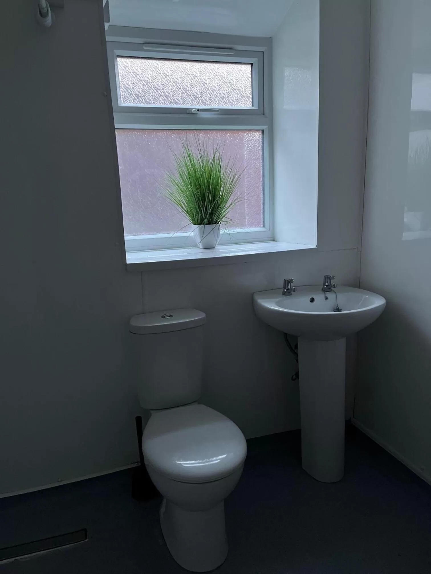 Bathroom in New Derina Hotel