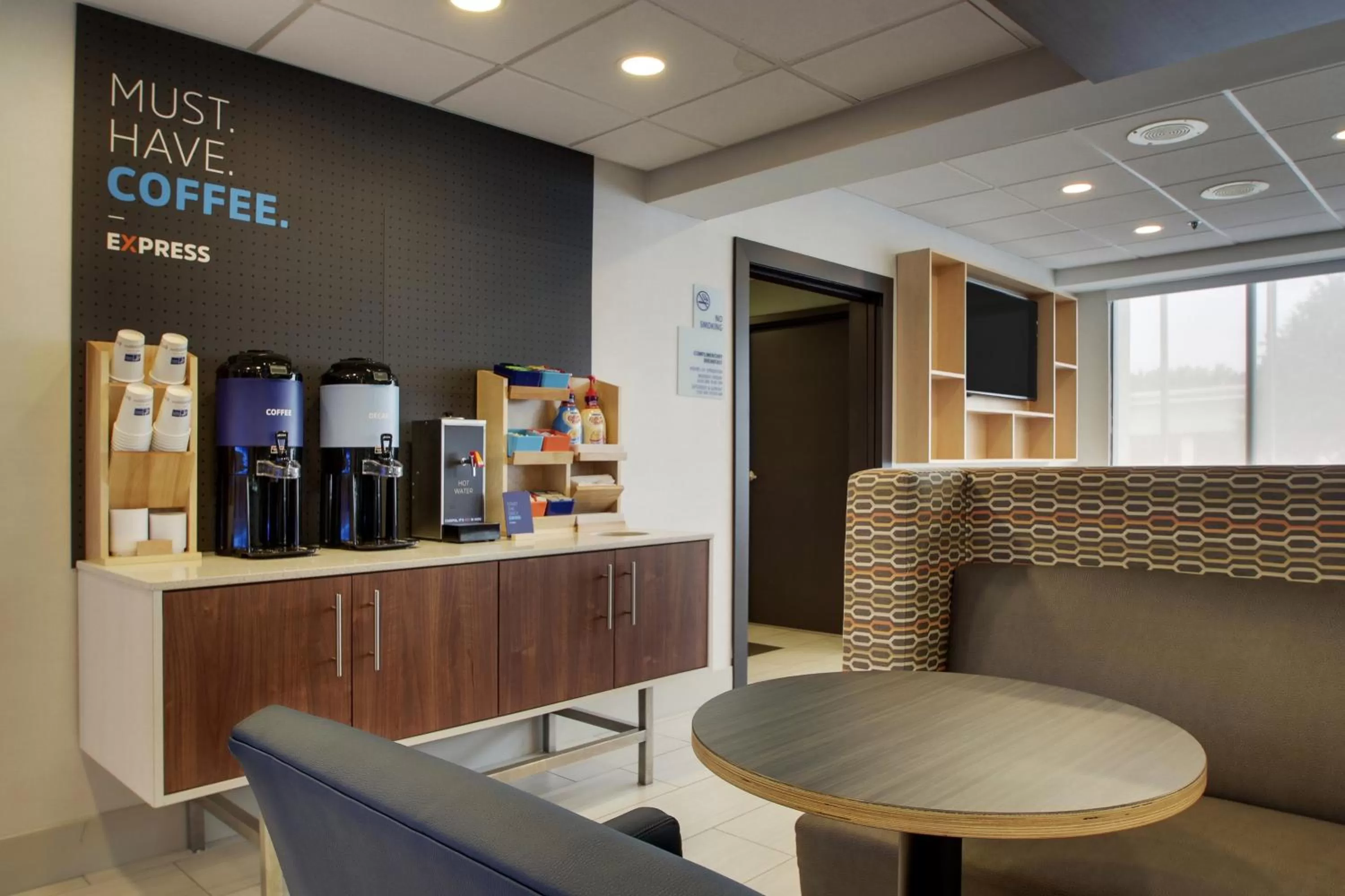 Breakfast in Holiday Inn Express Voorhees/ Mt. Laurel by IHG