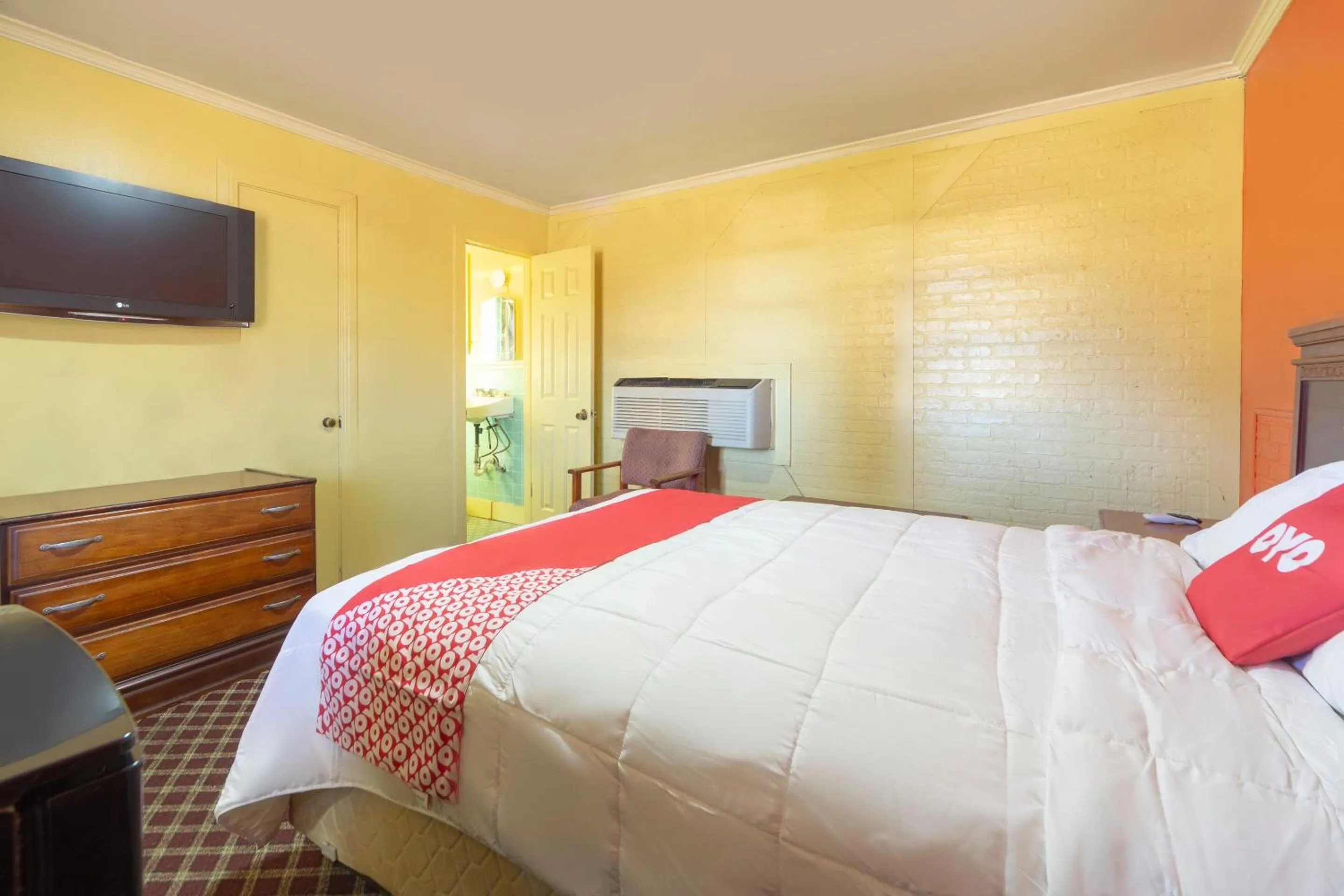 Bedroom, Bed in OYO Hotel Brookhaven MS Hwy 51 North