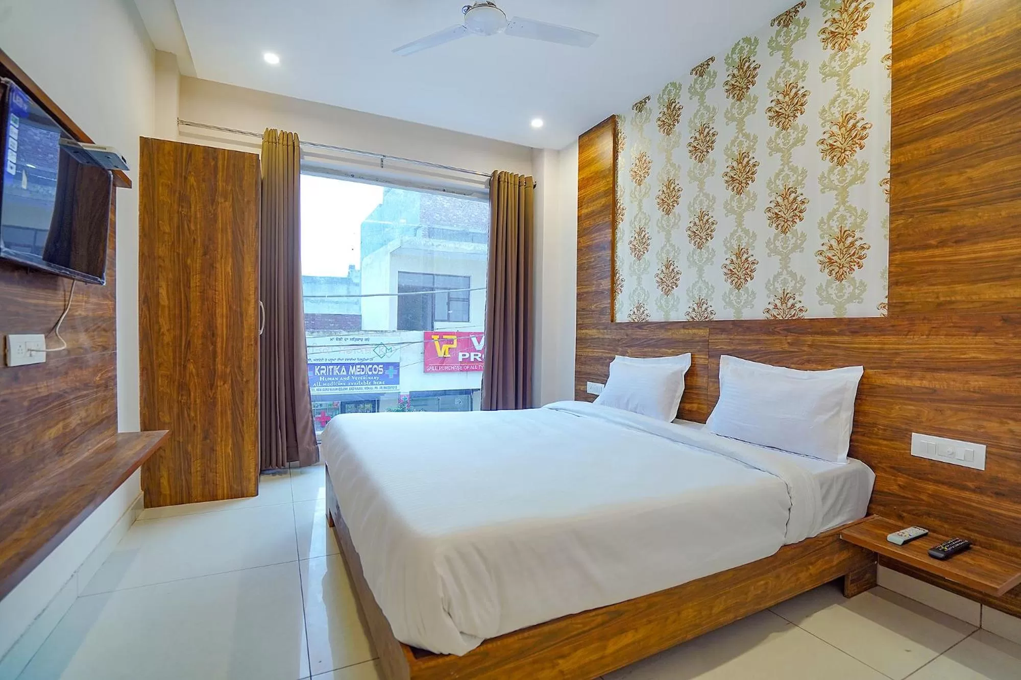 Bed in FabHotel HC Mohali Inn