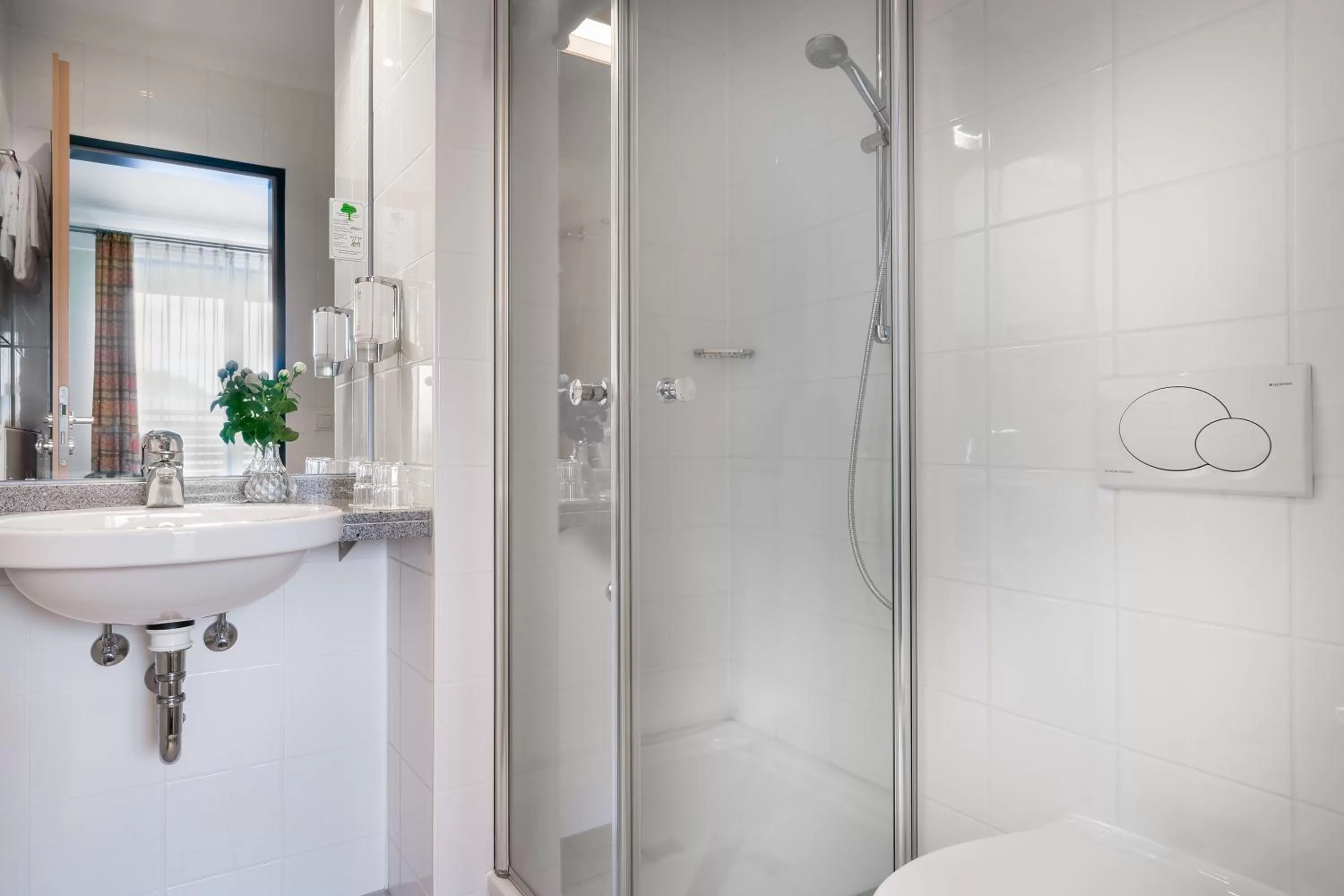 Shower in Garner Hotel Munich - Messe by IHG