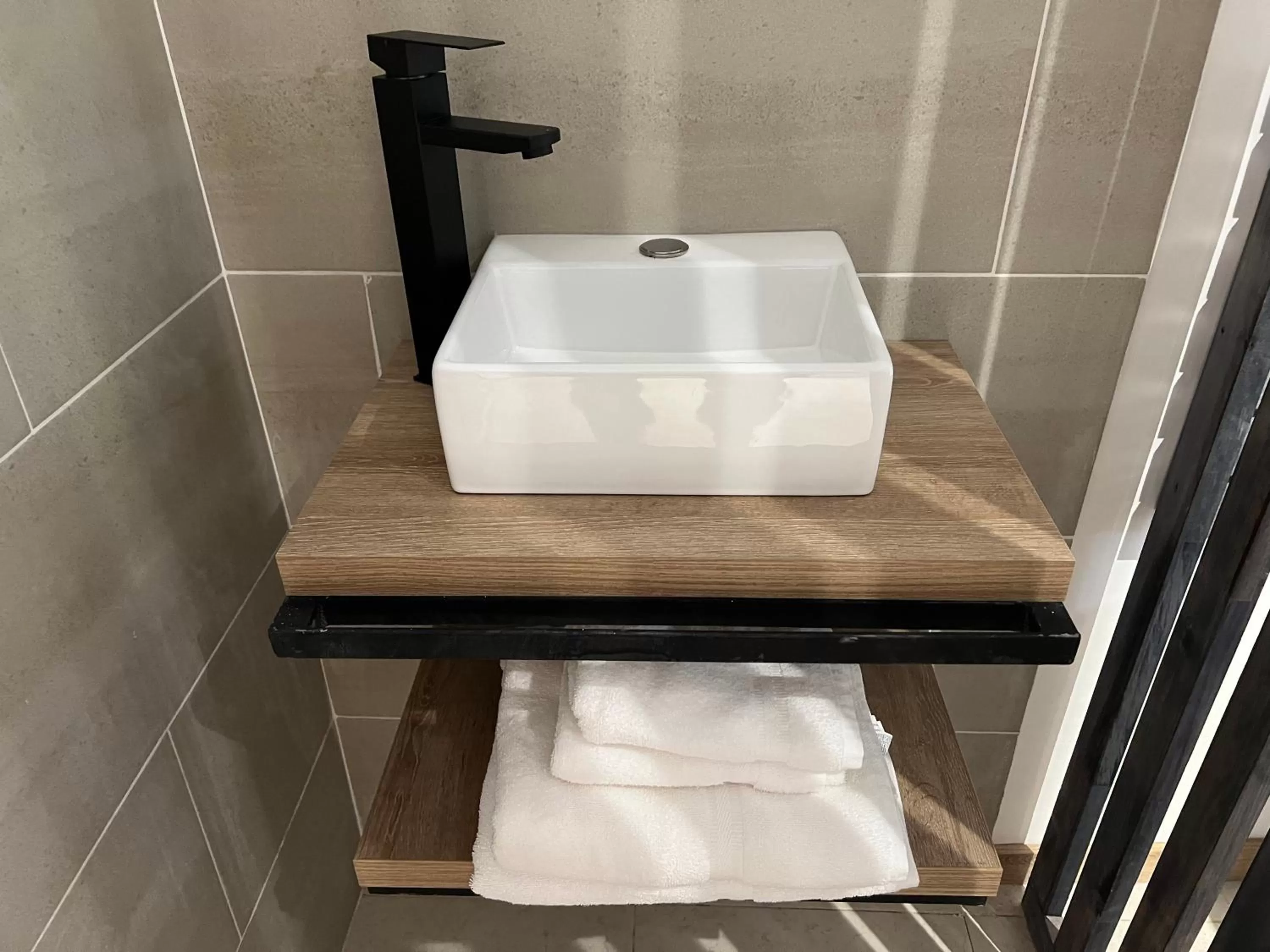 TV and multimedia, Bathroom in HOTEL 9.5 SAN FERNANDO