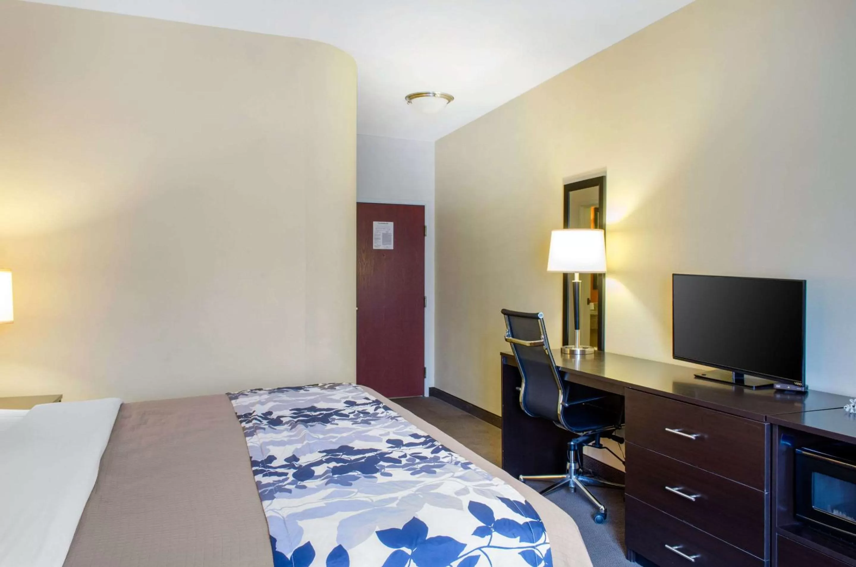 Photo of the whole room, Bed in Sleep Inn & Suites East Chase