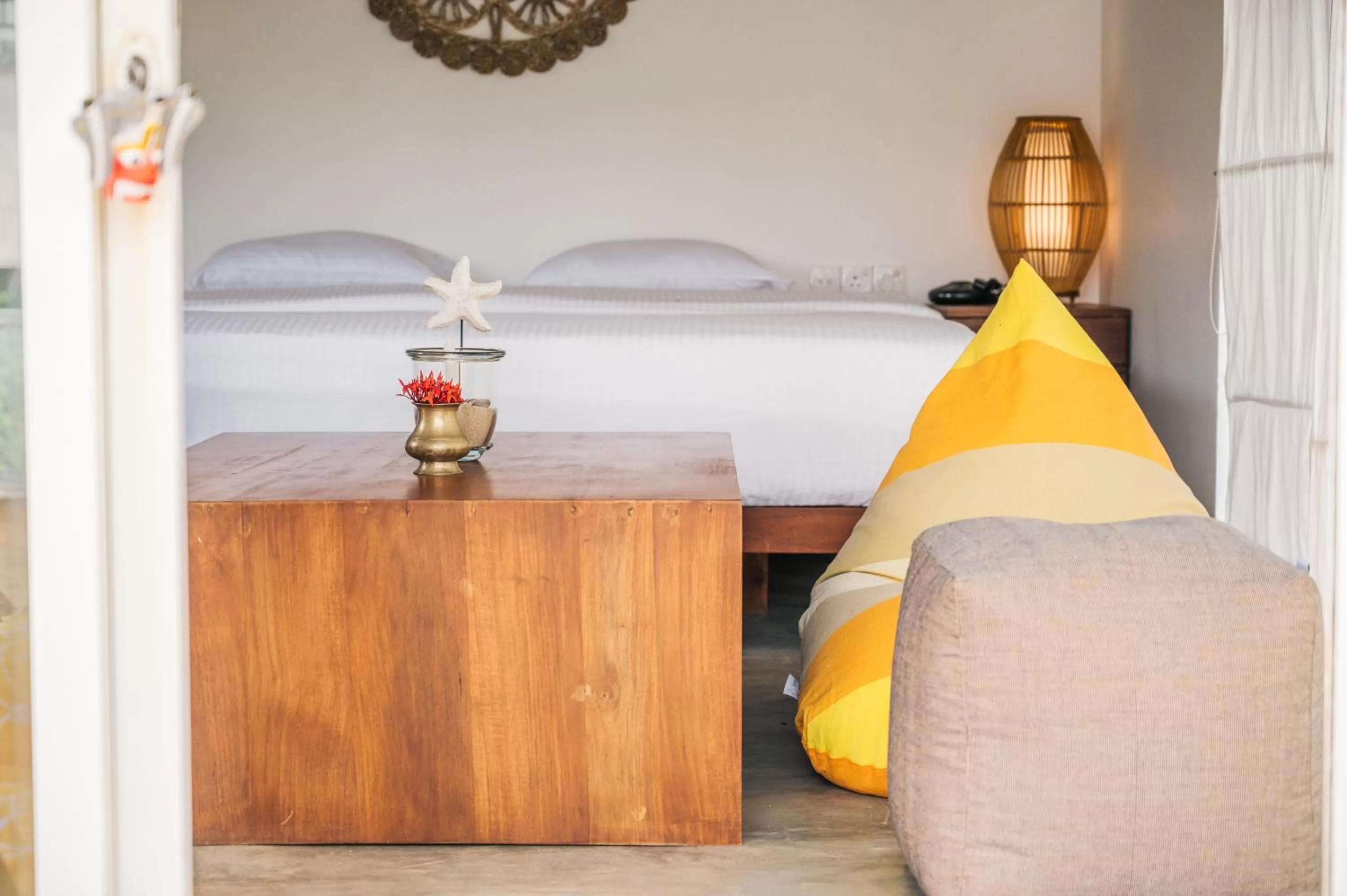 Bed in Sānti Beach House with pool & beach