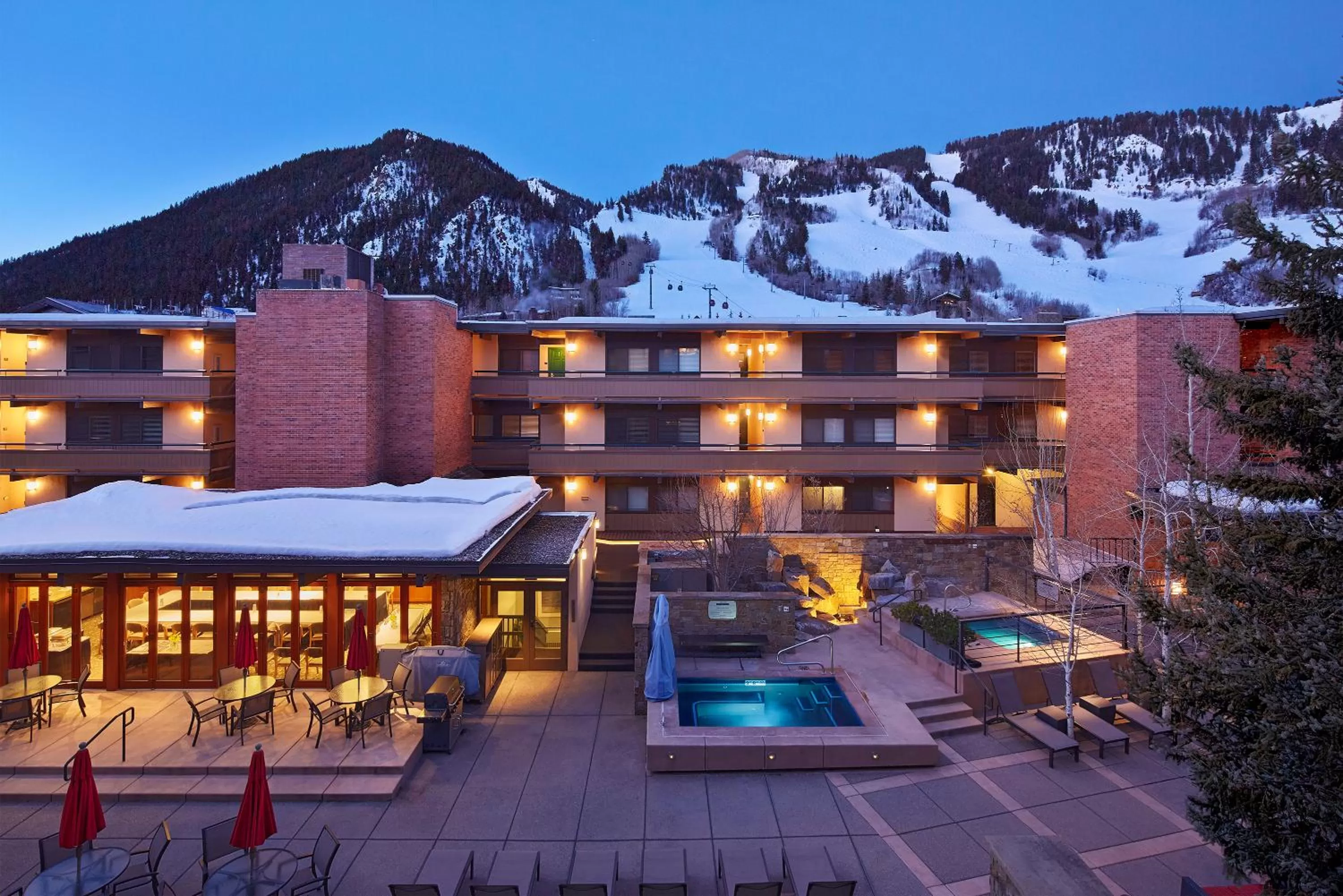 Property building in Aspen Square Condominium Hotel