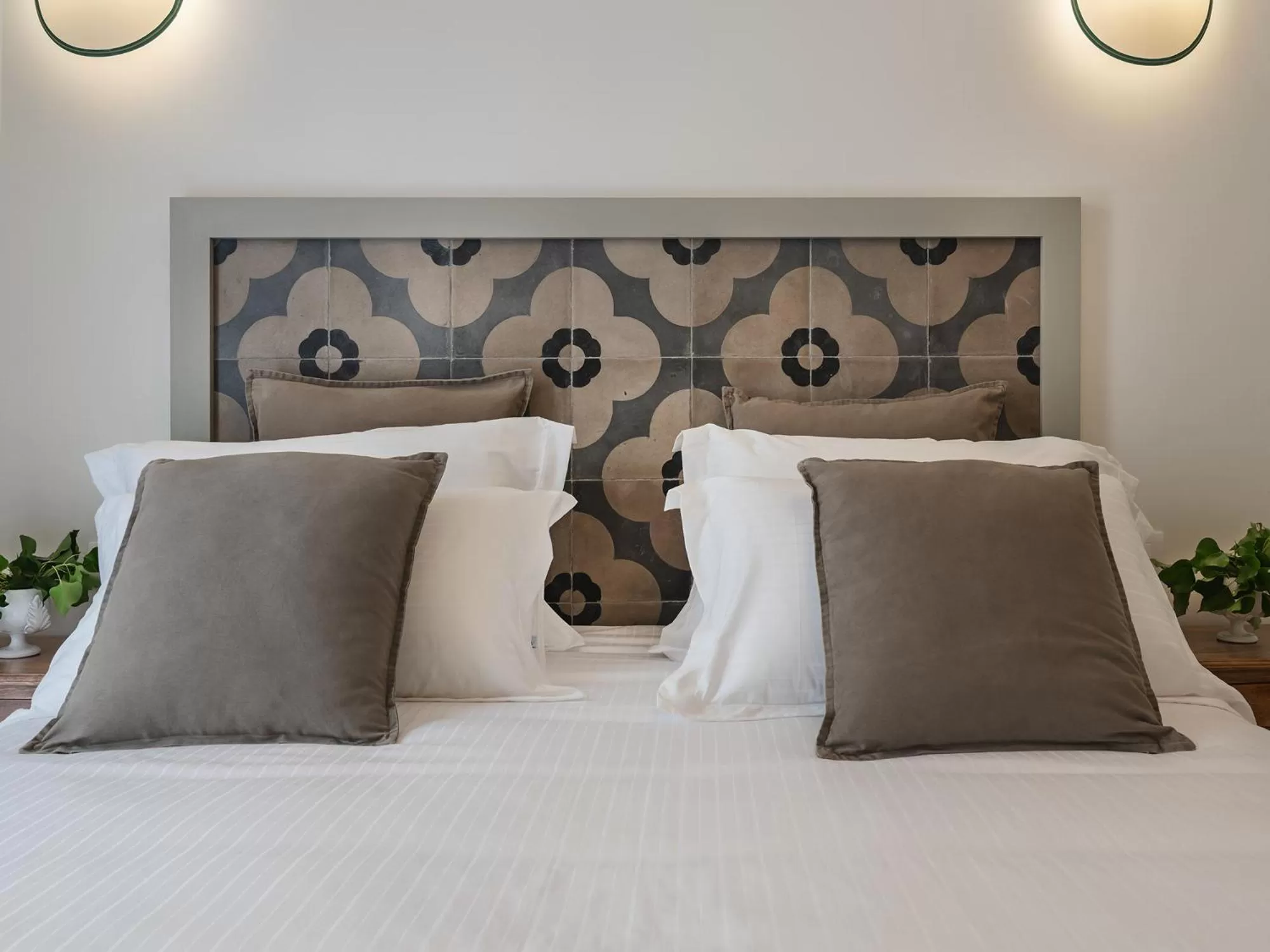 Bedroom, Bed in Living u HomeSuites