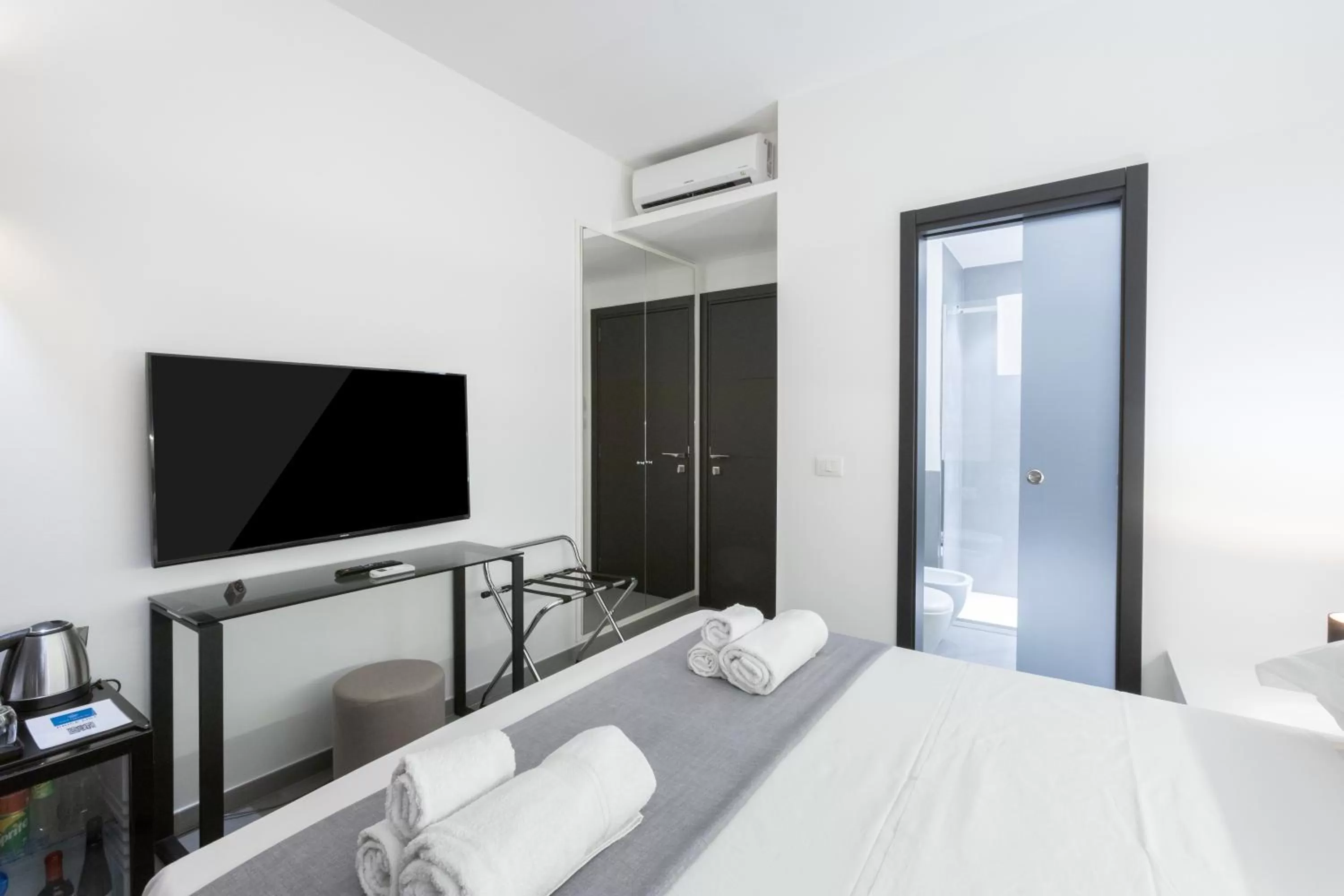 Bed in Suite Palermo Apartment