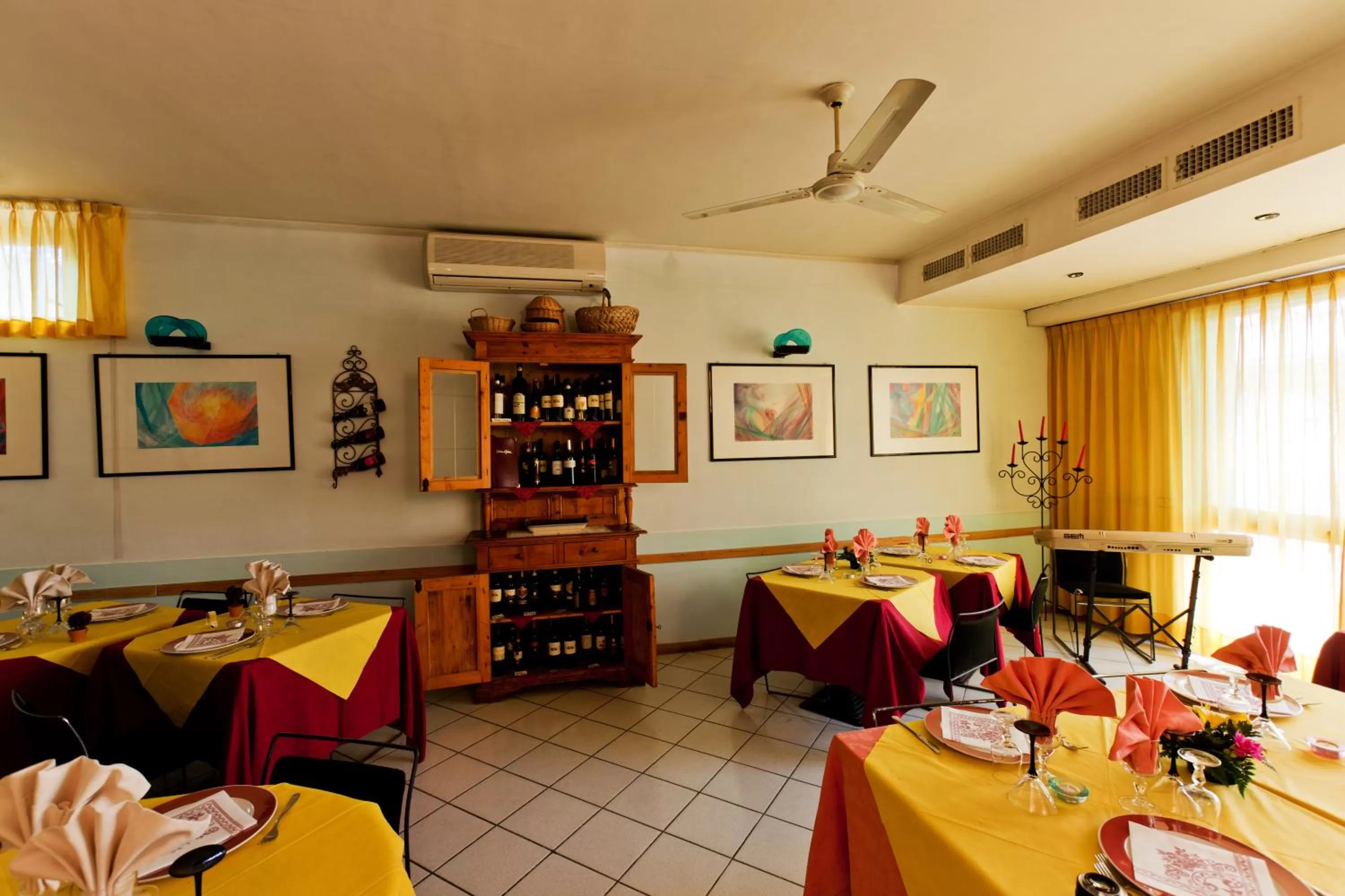 Restaurant/places to eat in Hotel Letizia