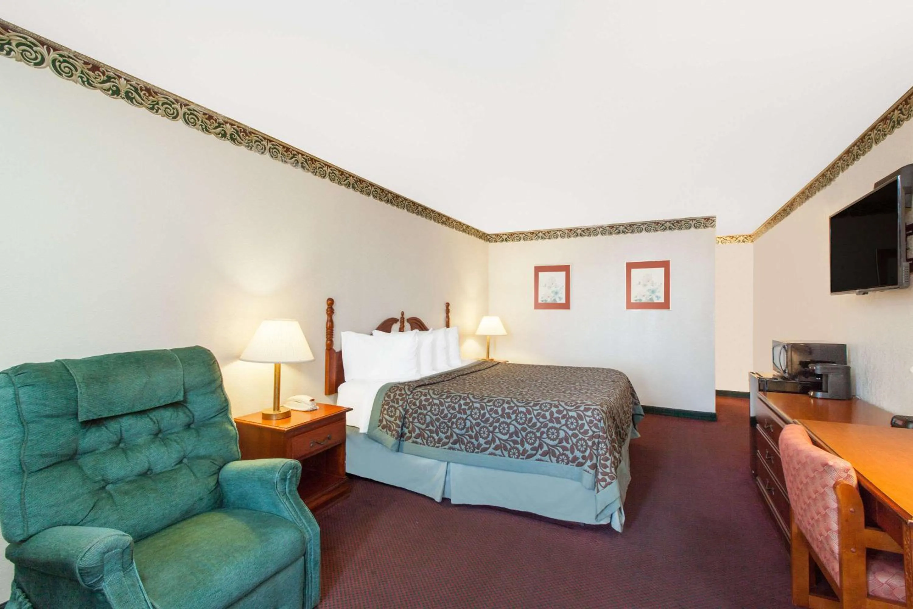 Photo of the whole room, Bed in Days Inn by Wyndham Erick