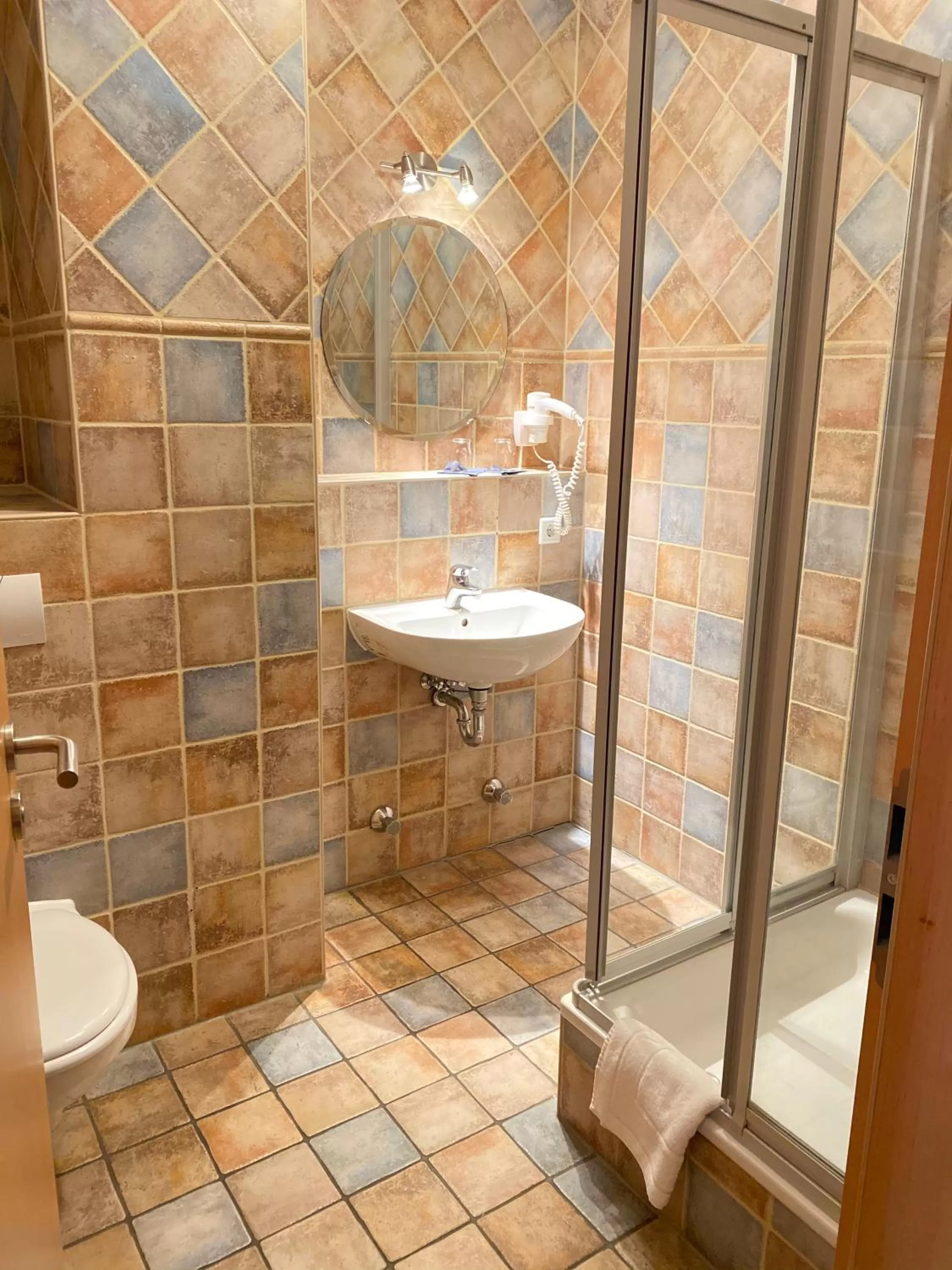 Bathroom in Vintage Hotel Köln Pulheim - Kostenlose Parkplätze