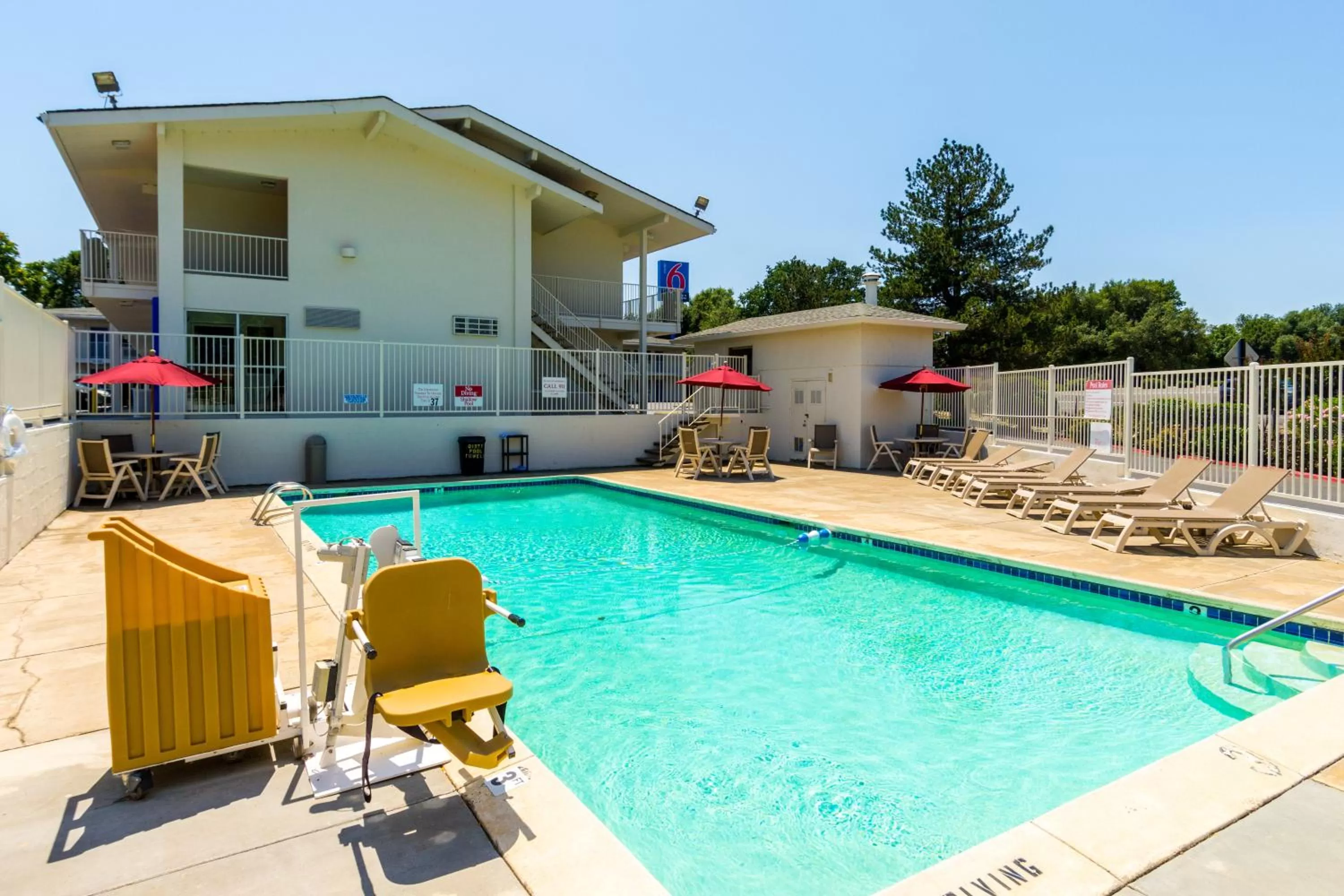 Swimming pool in Motel 6-Redding, CA - Central