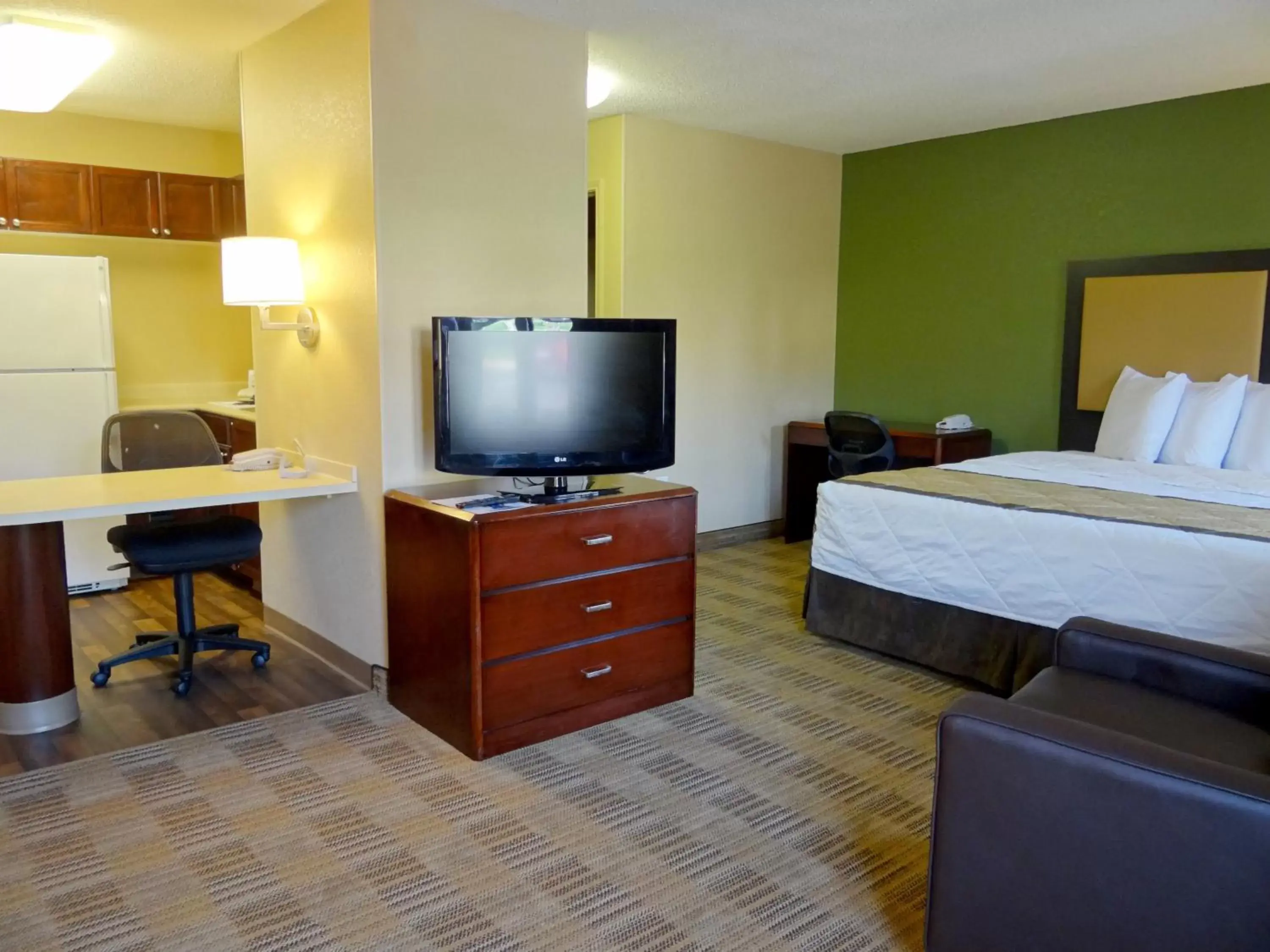 Deluxe Studio with 1 King Bed - Non-Smoking in Extended Stay America Suites - Memphis - Wolfchase Galleria Deluxe Studio with 1 King Bed - Non-Smoking in Extended Stay America Suites - Memphis - Wolfchase Galleria