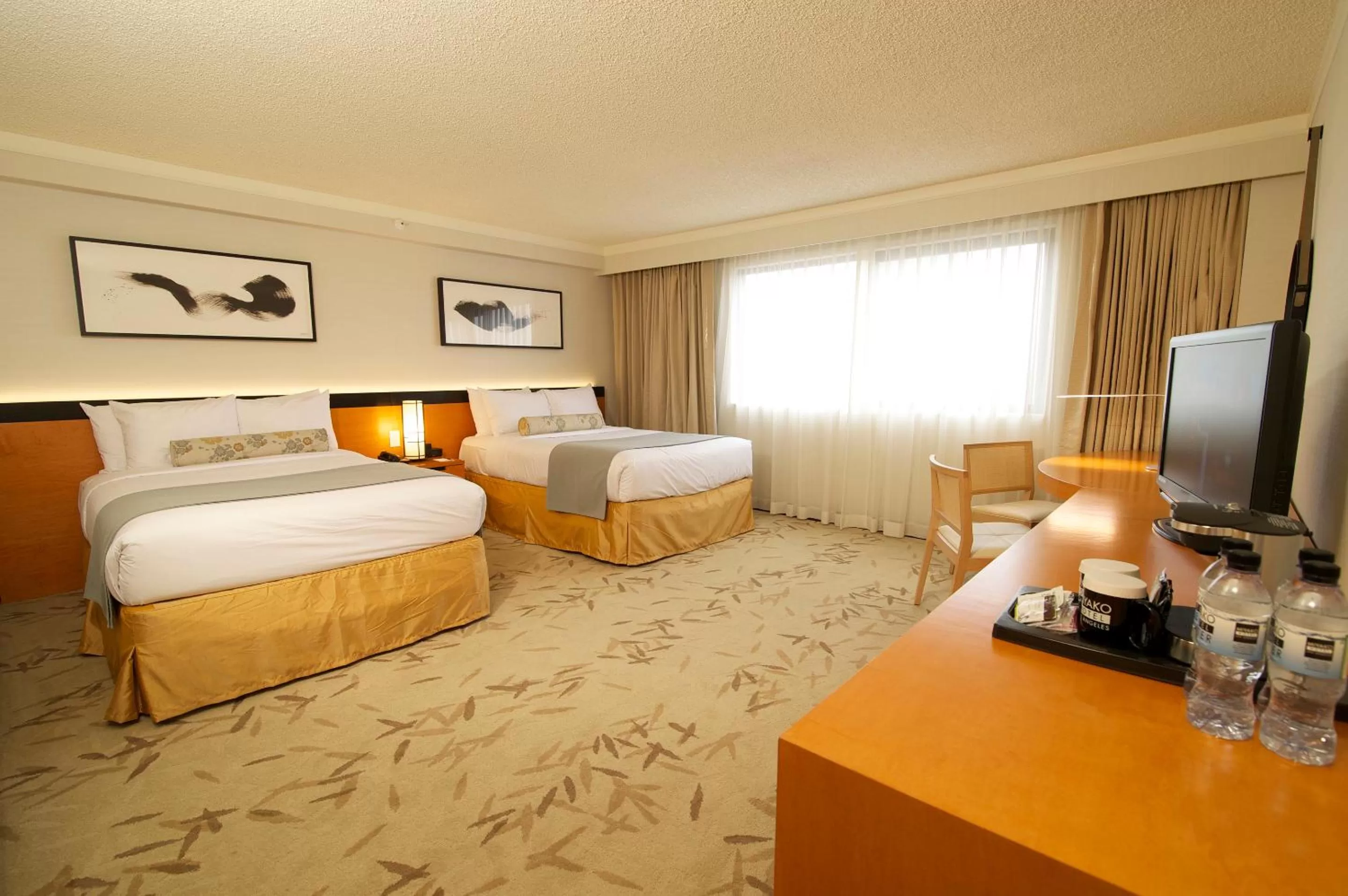 Bed in Miyako Hotel Los Angeles