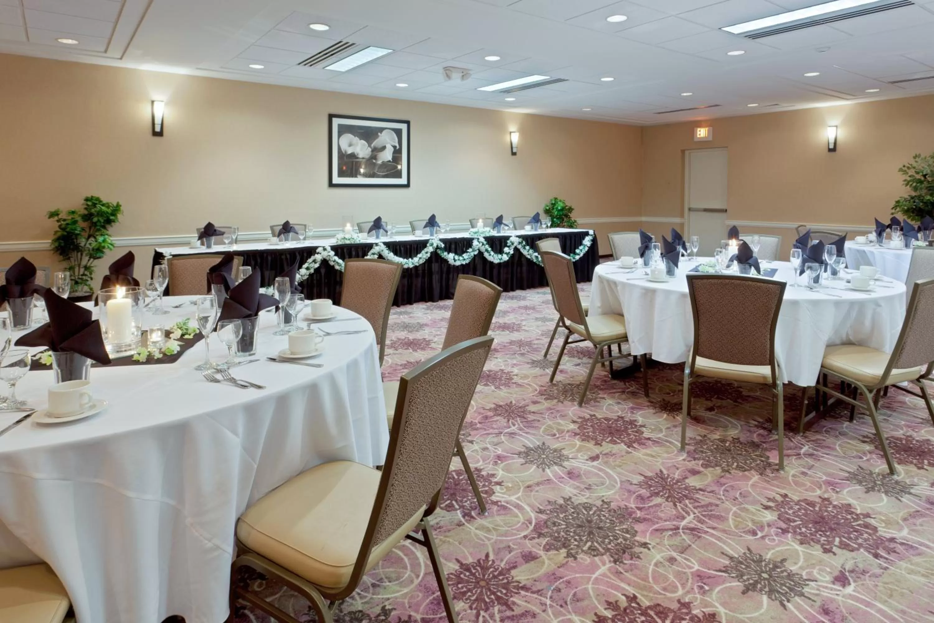 Restaurant/places to eat in Armoni Inn & Suites