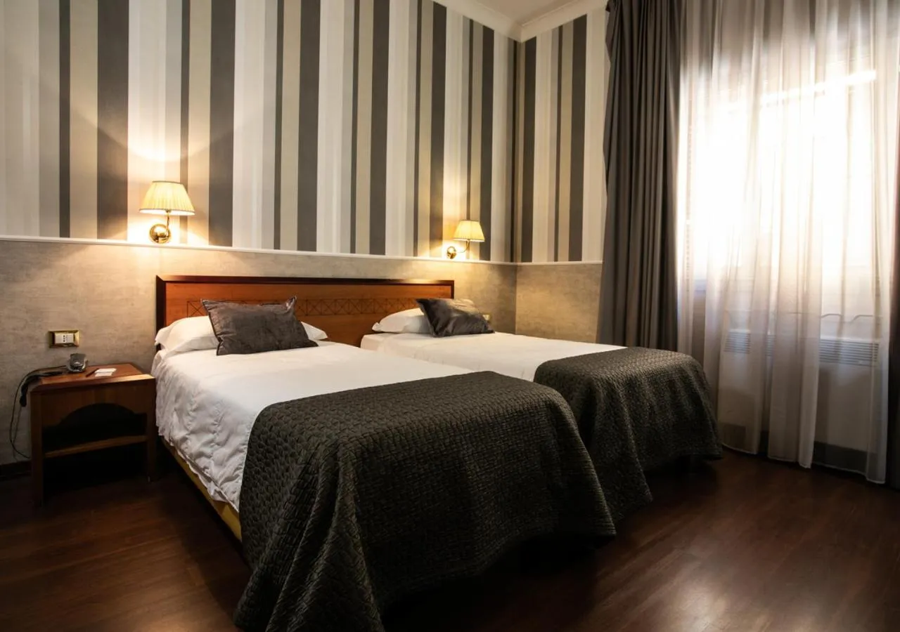 Photo of the whole room, Bed in Hotel Astoria