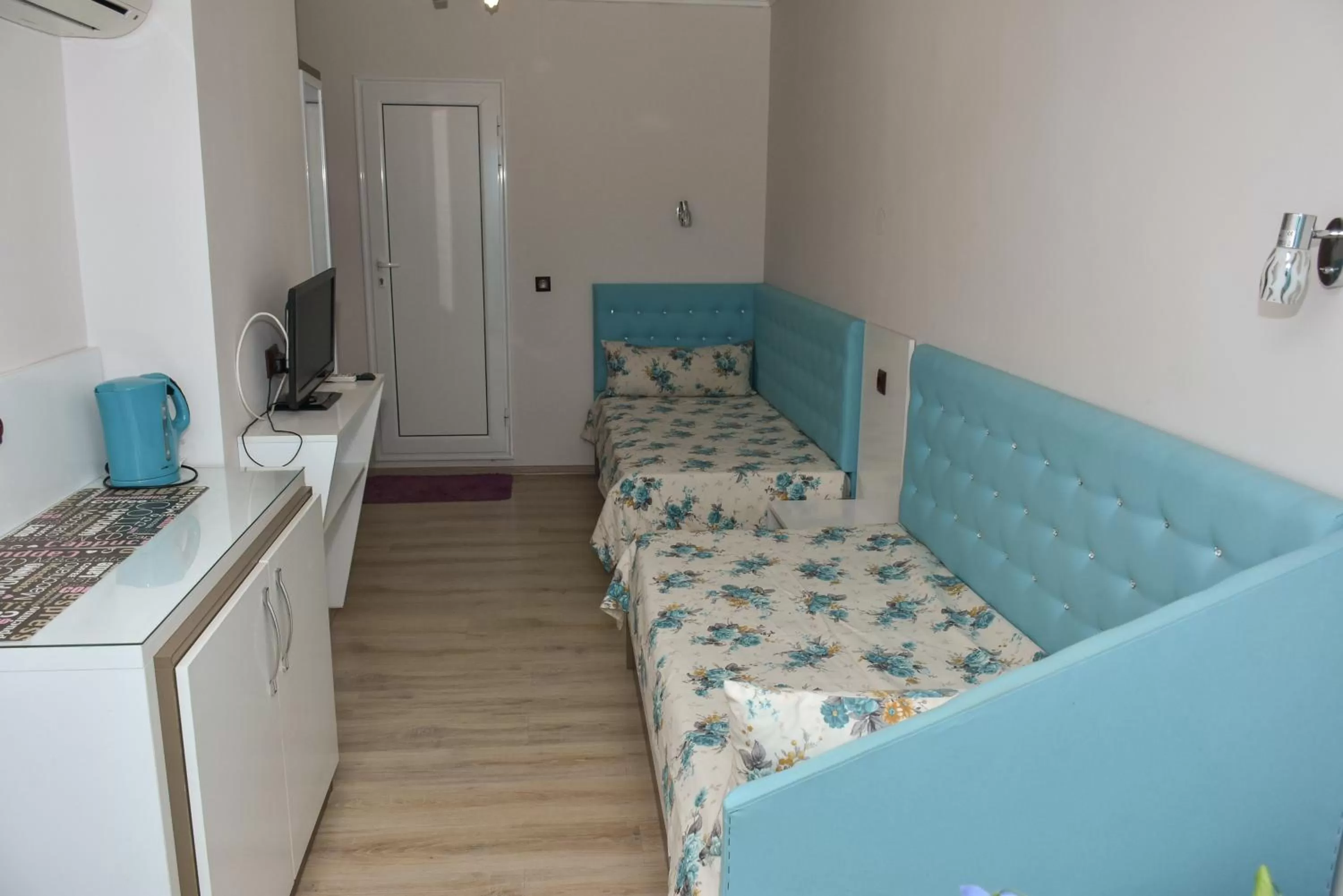 Photo of the whole room, Seating Area in White Rose Family Guest House