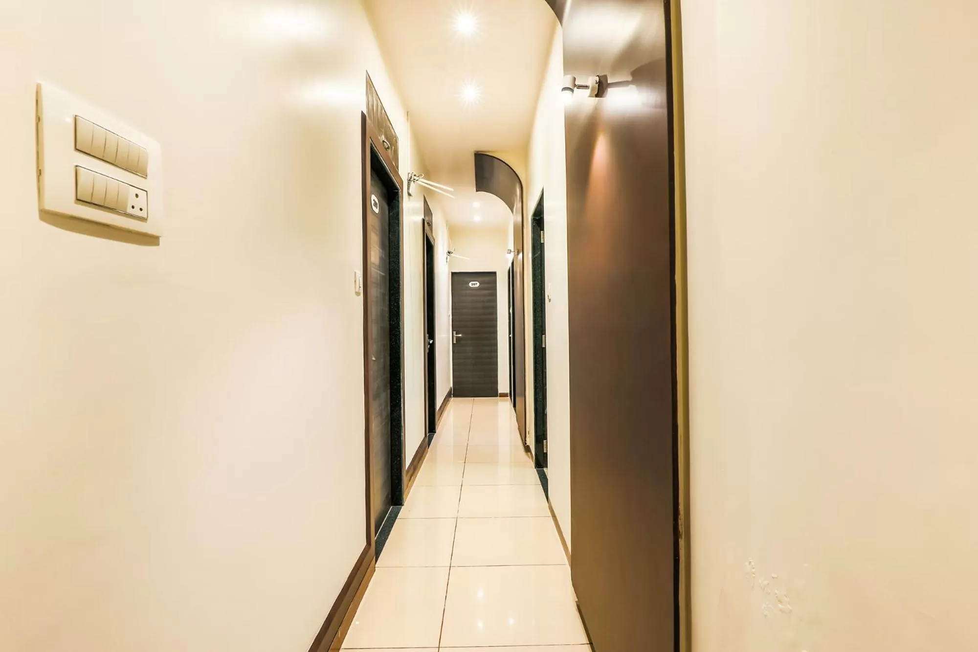 Lobby or reception in FabExpress Adore Inn - Nr Mumbai International Airport