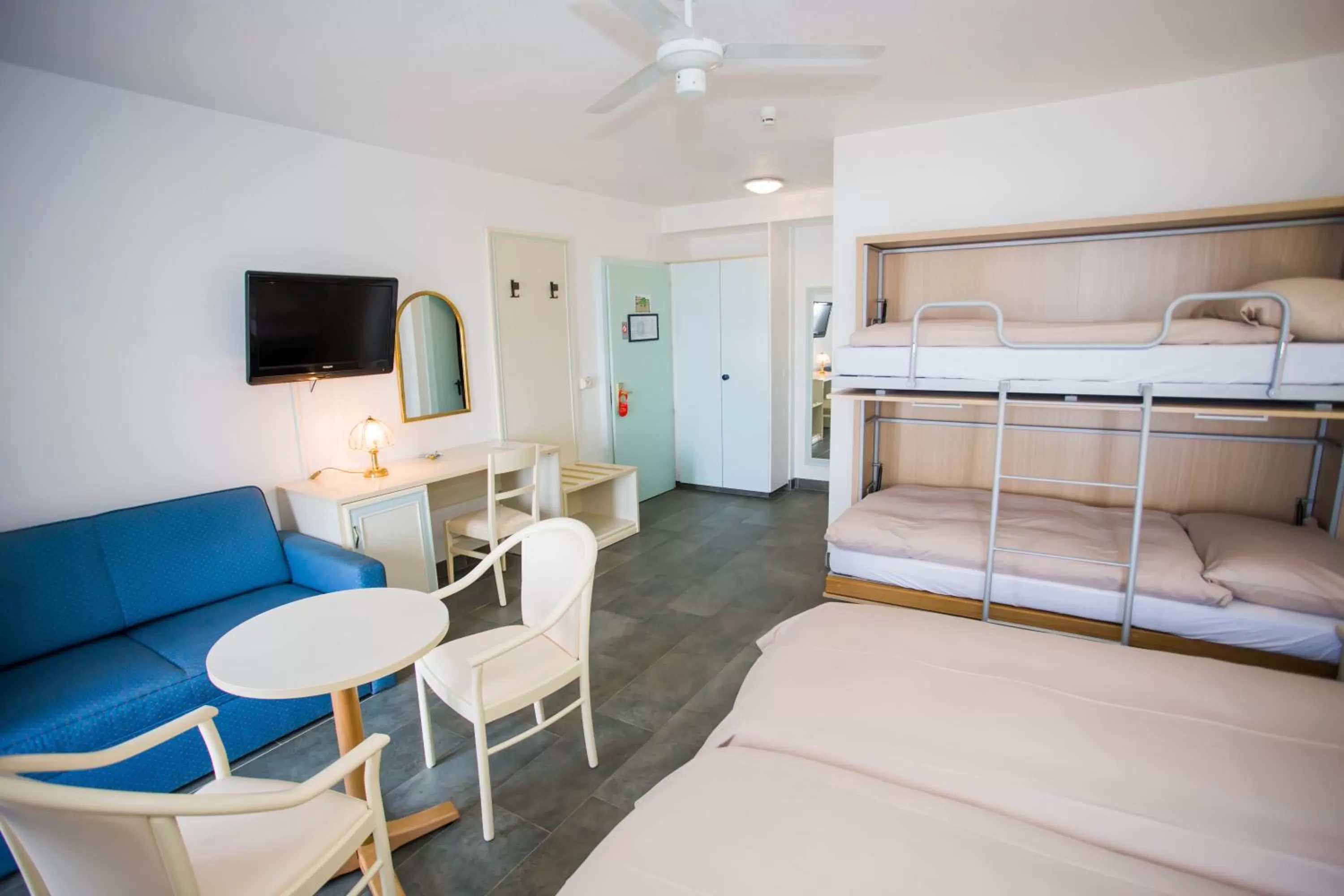 Superior Family Room in Hôtel du Port