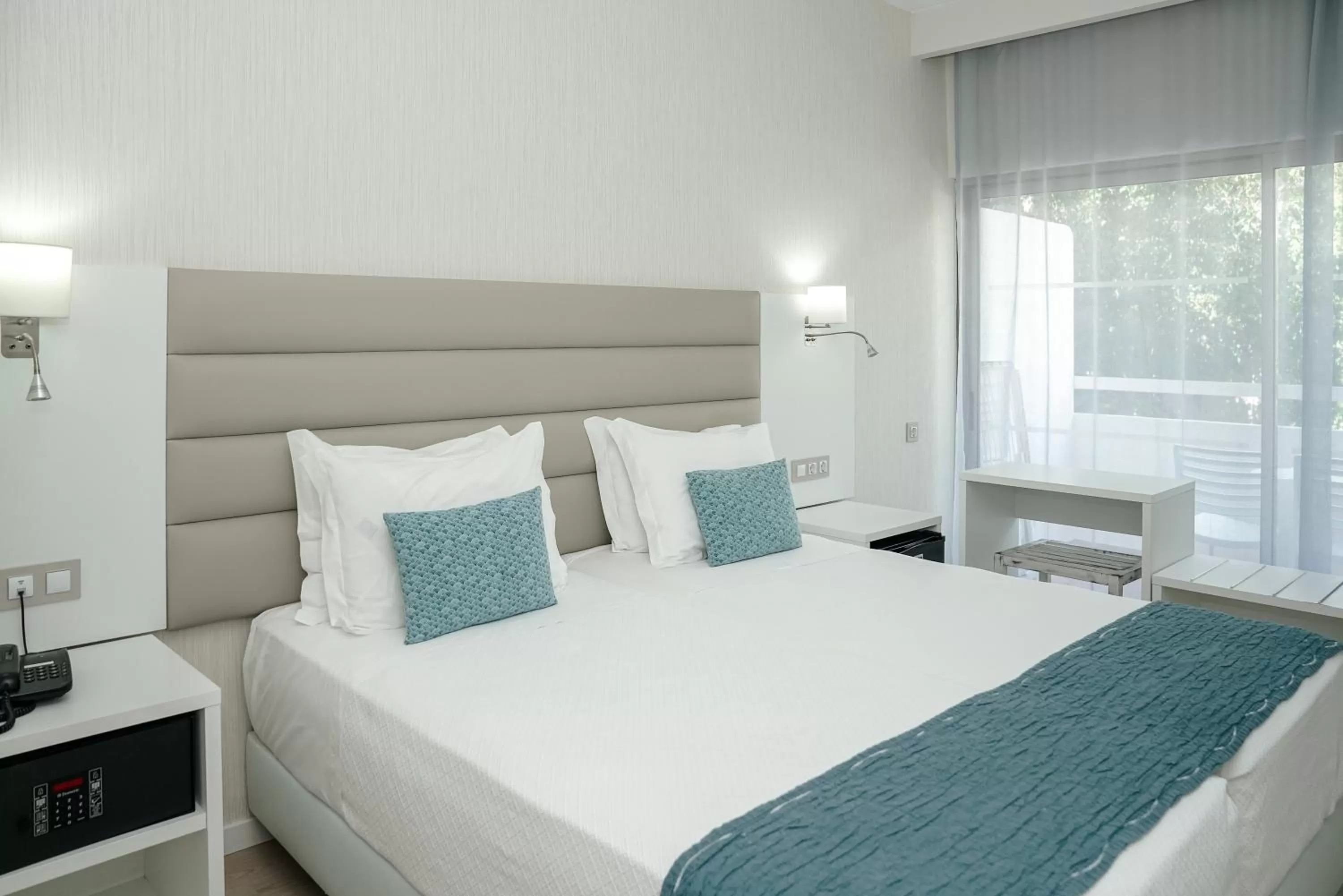 Bedroom, Bed in Carvi Beach Hotel