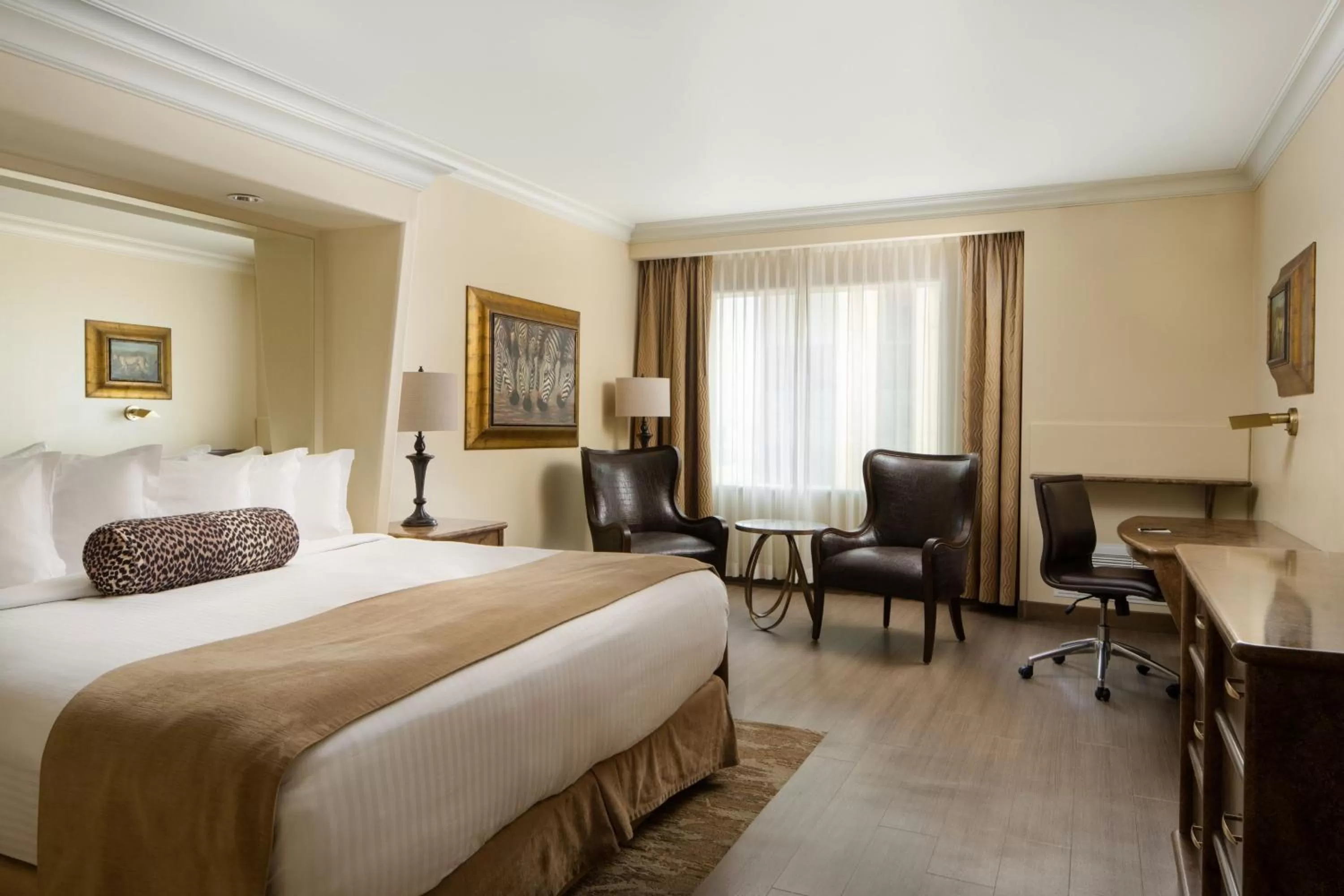 Photo of the whole room, Bed in The Davenport Tower, Autograph Collection