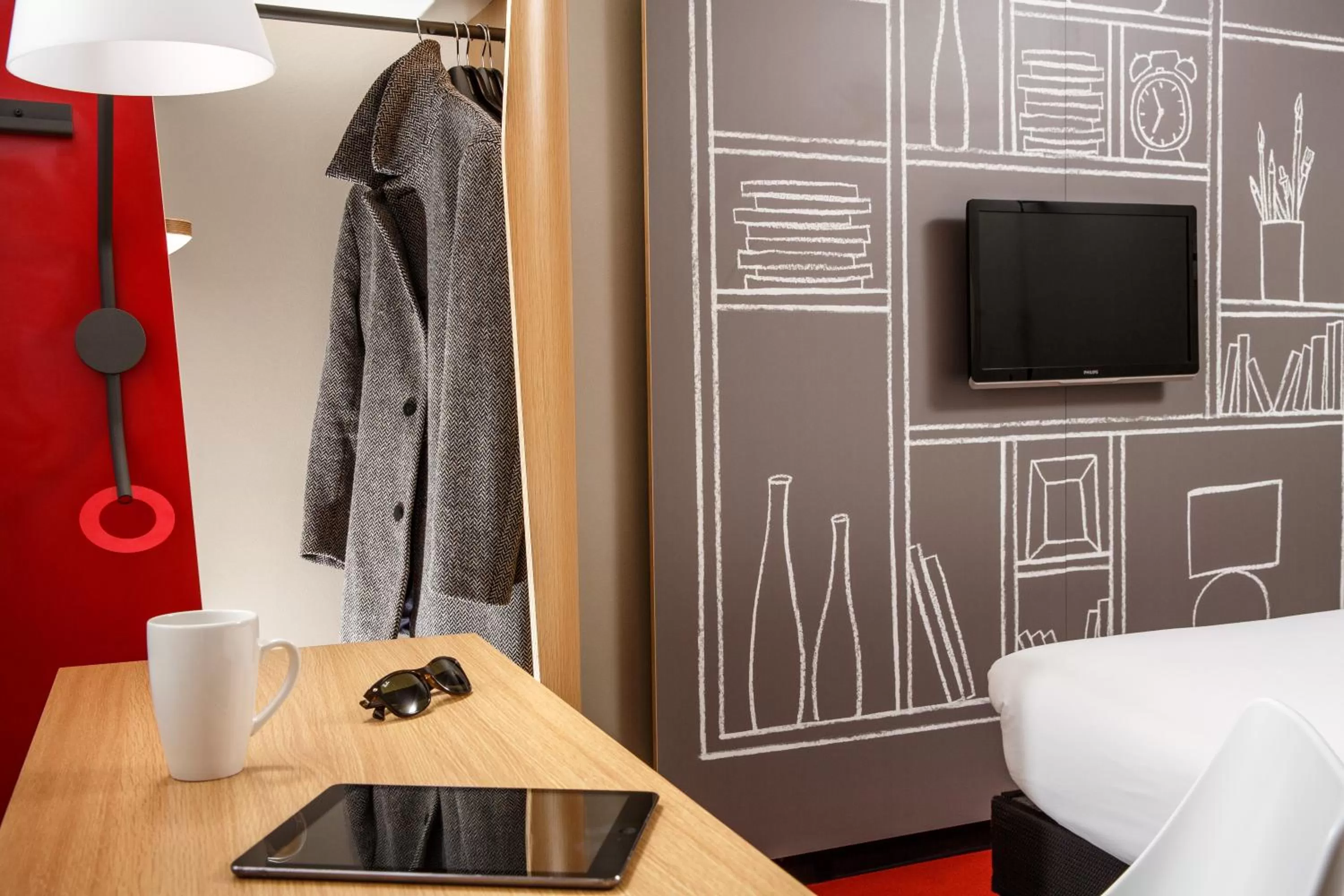 Bed in ibis Glasgow City Centre – Sauchiehall St