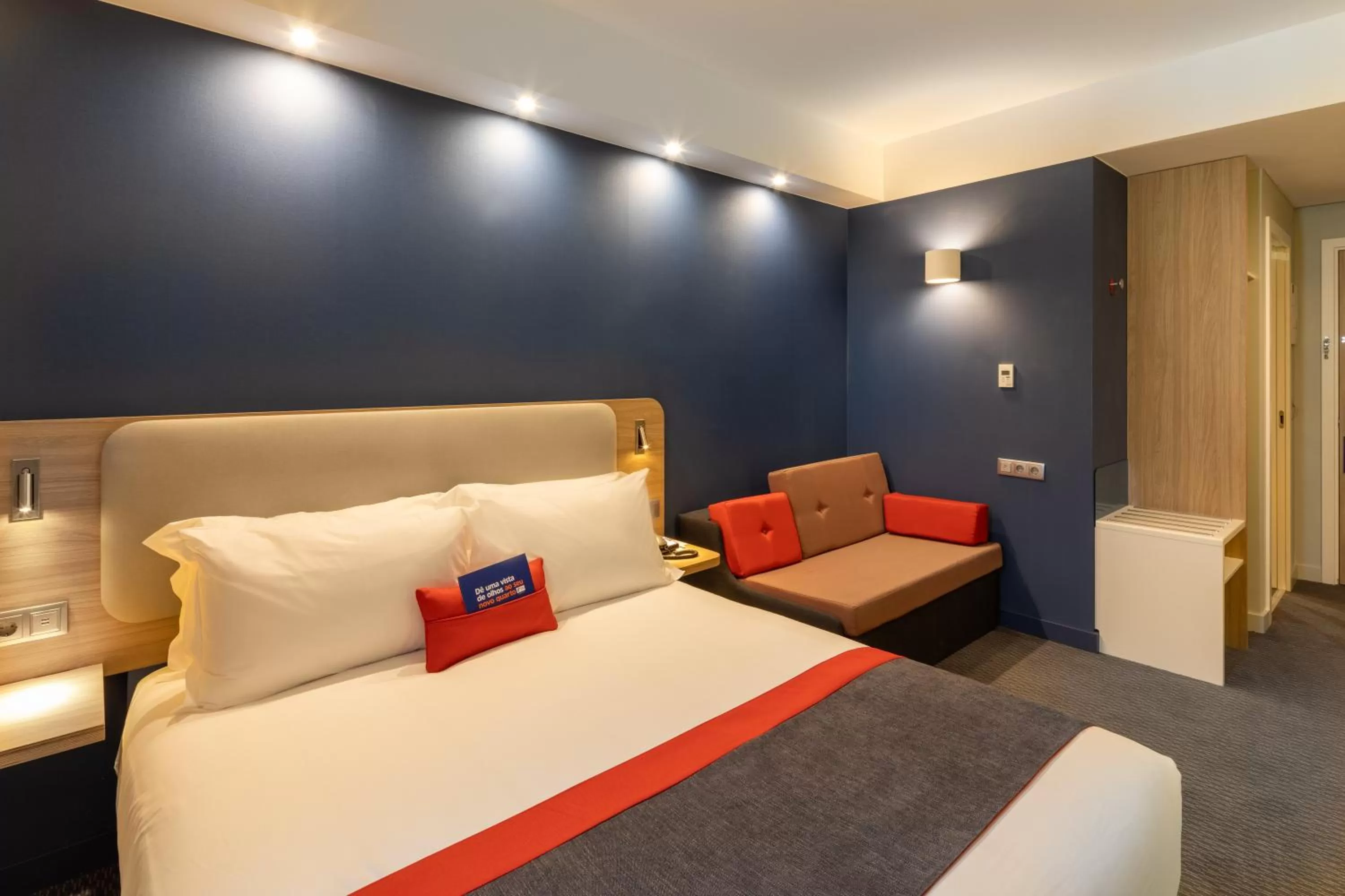 Photo of the whole room, Bed in Holiday Inn Express Porto City Centre by IHG