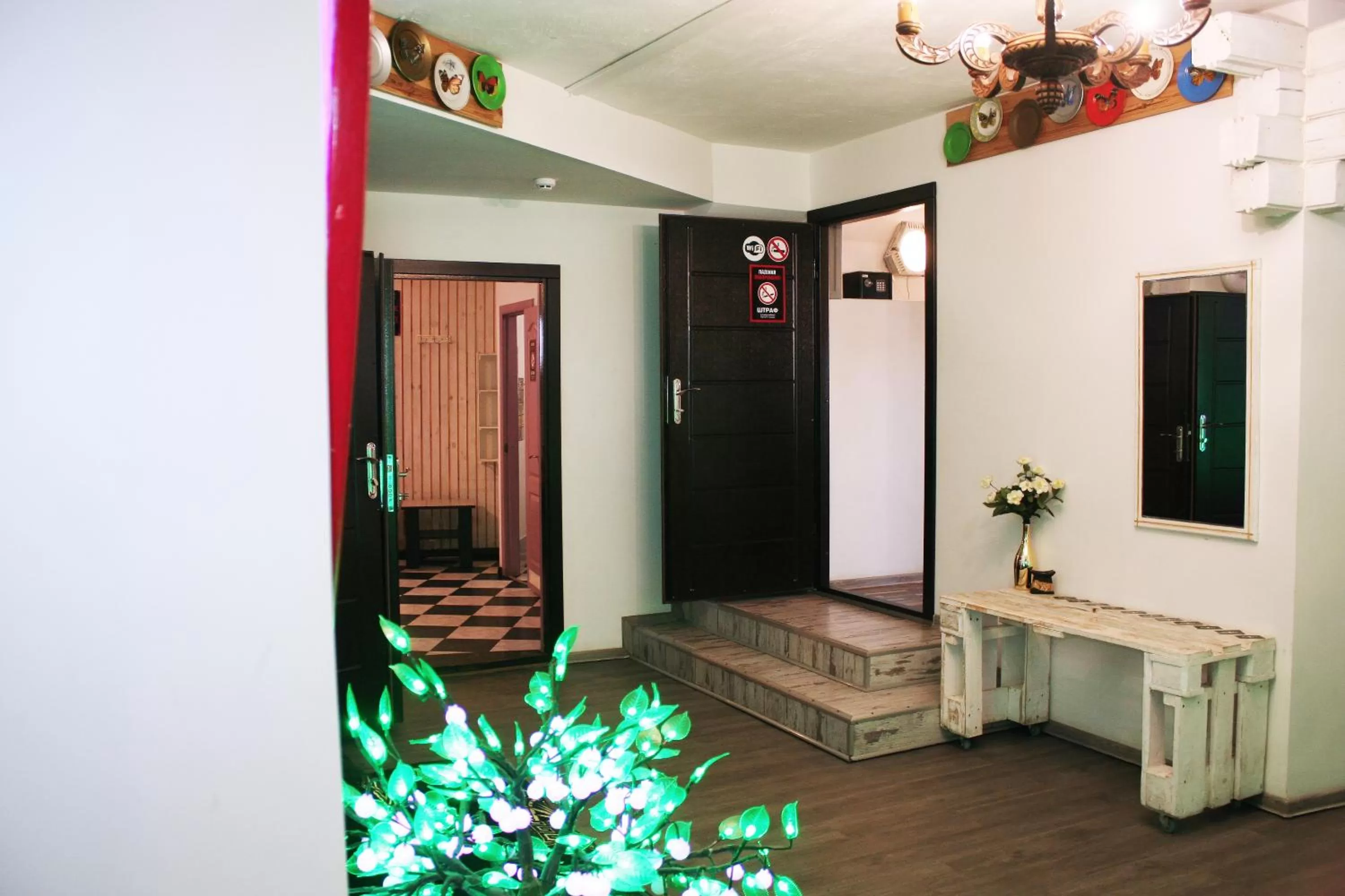 Communal lounge/ TV room in MAMBA HOTEL - готель в укритті