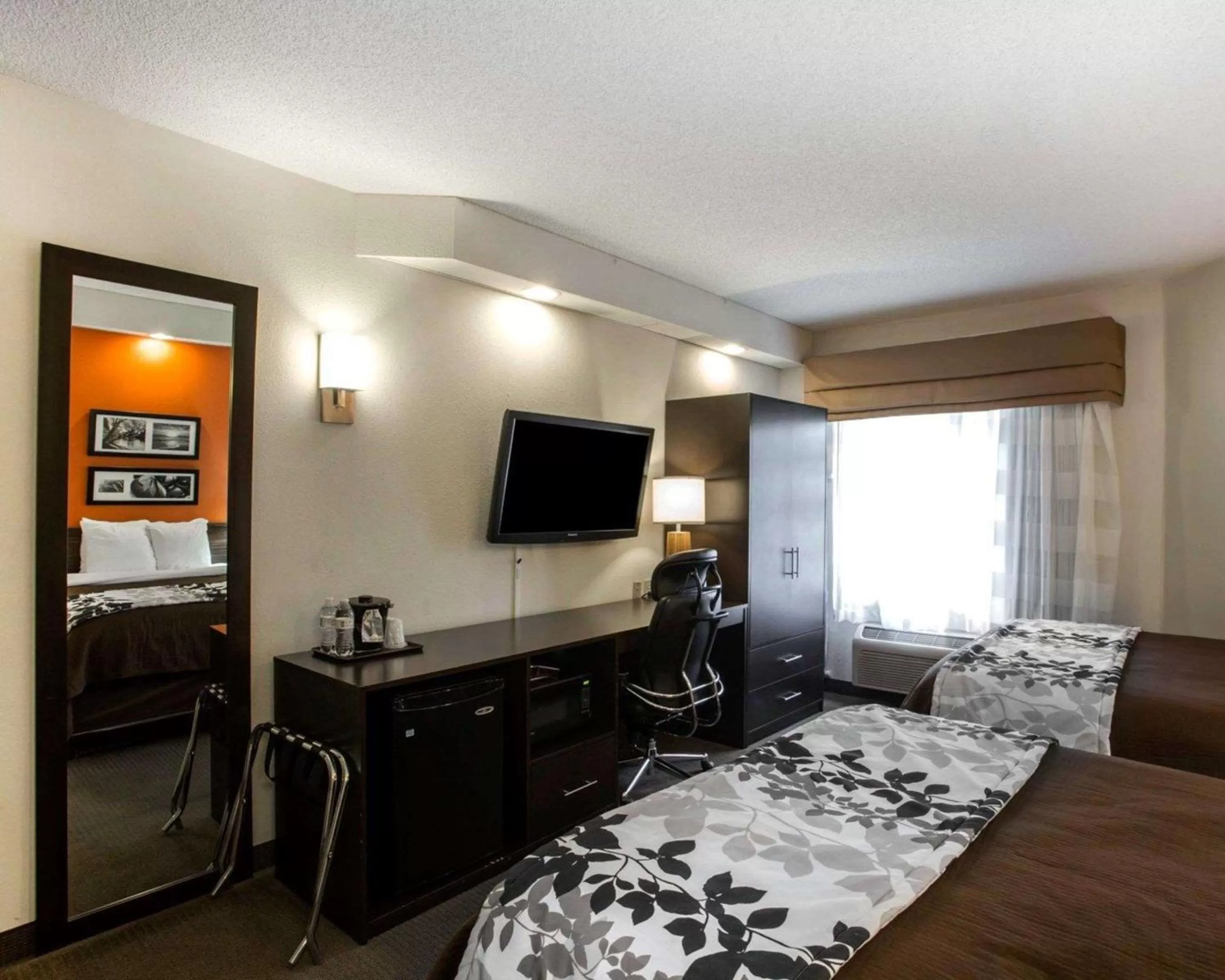 Photo of the whole room, Bed in Sleep Inn Nashville - Brentwood - Cool Springs