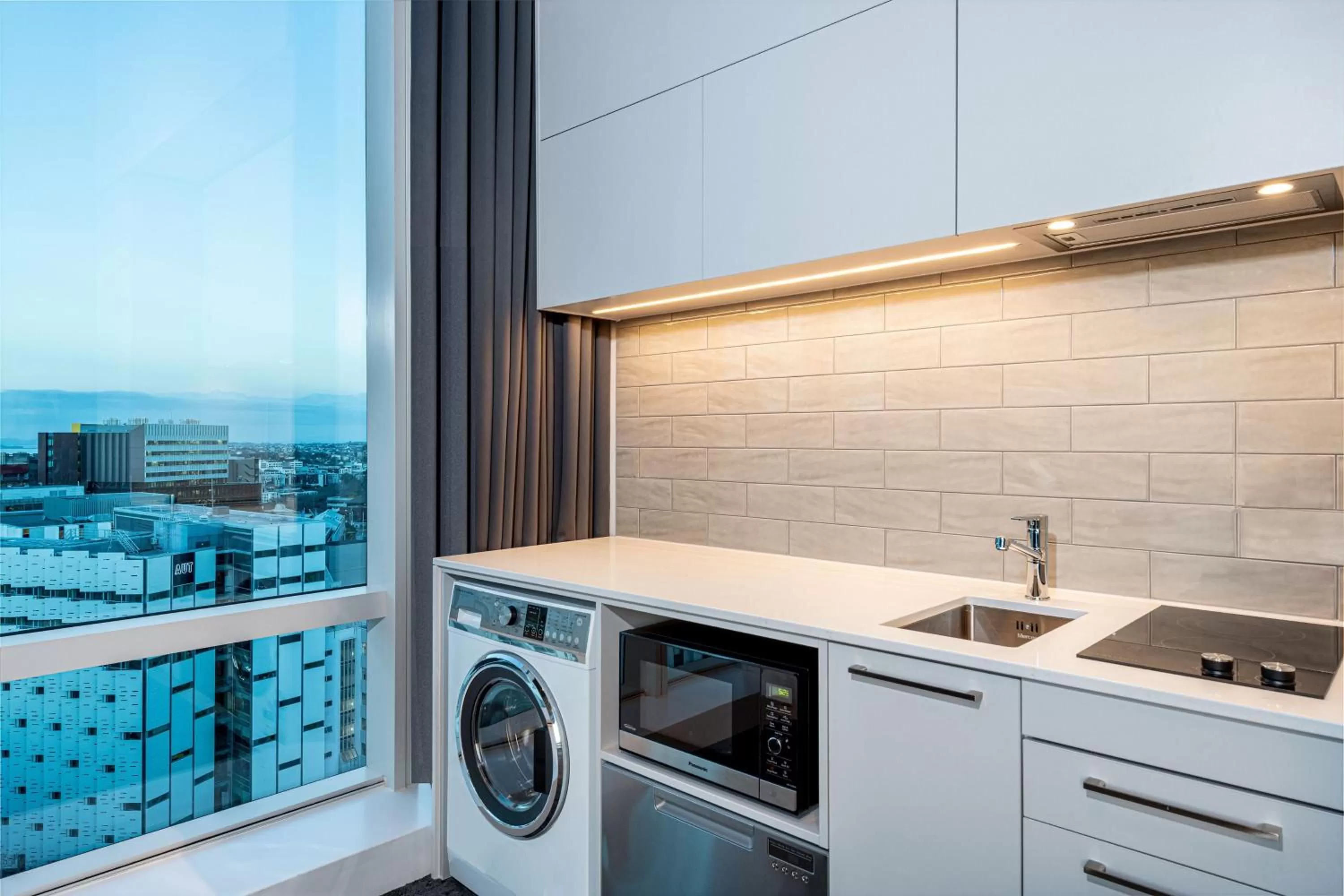 Kitchen or kitchenette in Four Points by Sheraton Auckland