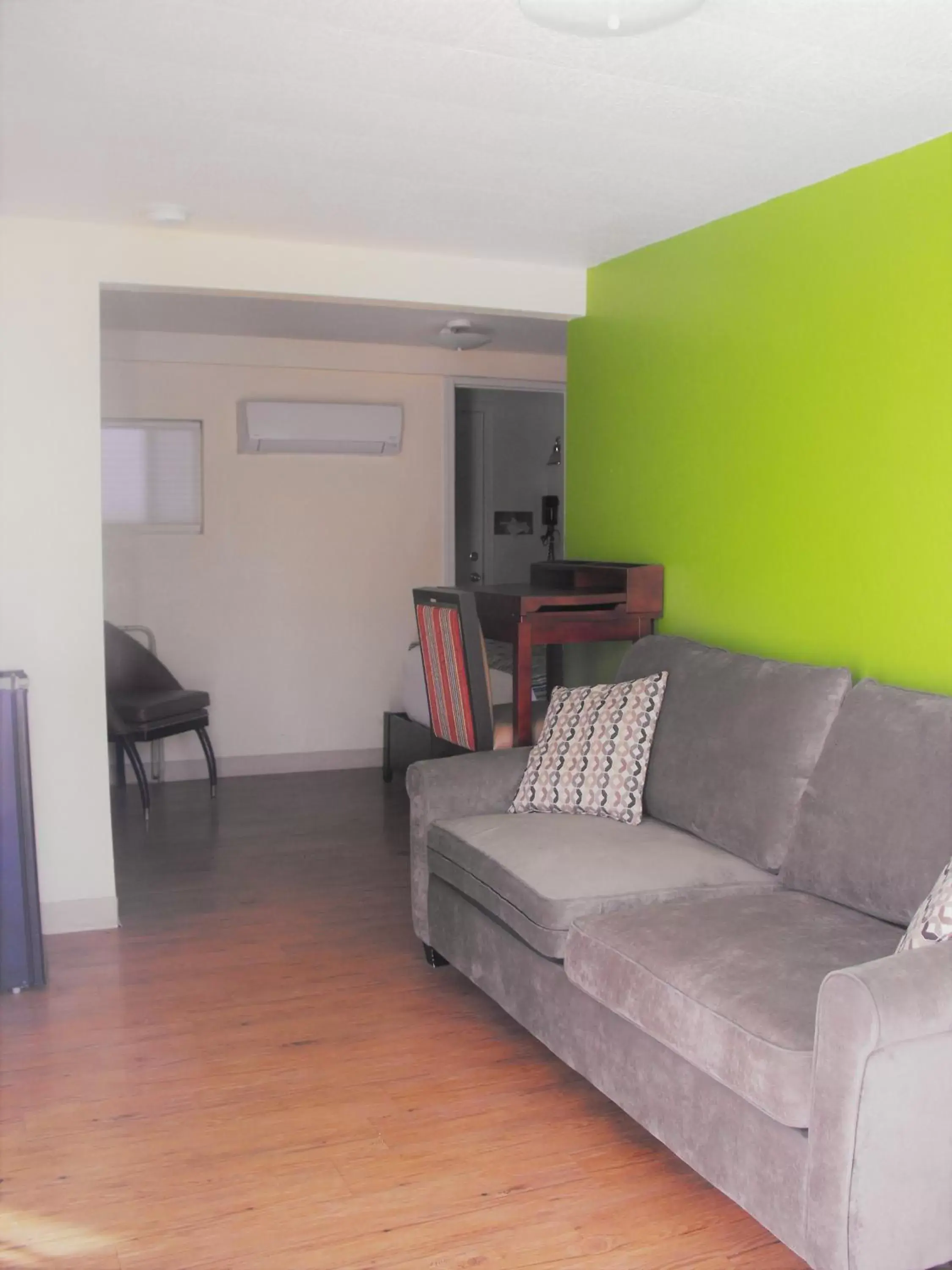 Two-Bedroom Suite in Eagle Crater Lake Inn Two-Bedroom Suite in Eagle Crater Lake Inn