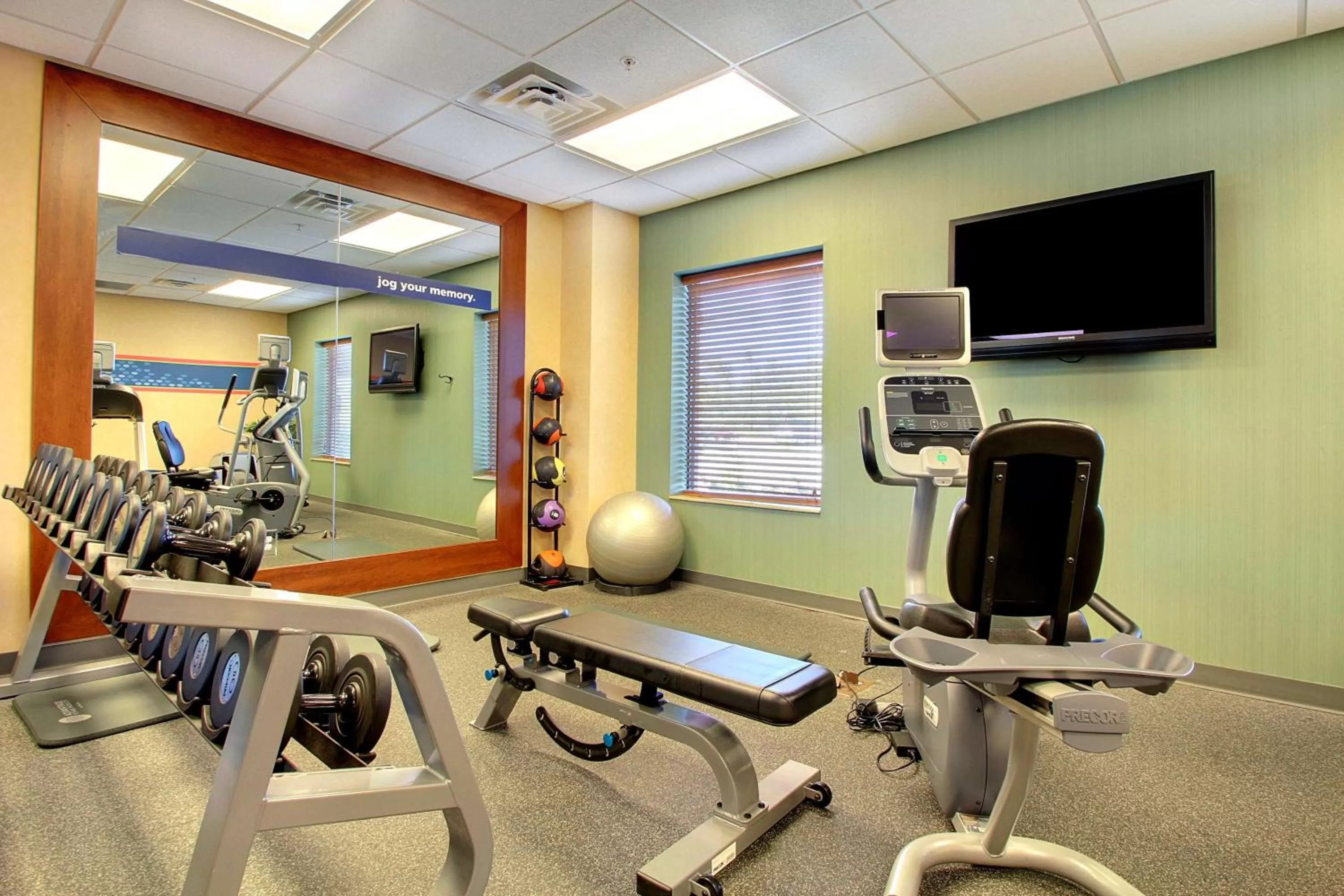 Fitness centre/facilities in Hampton Inn & Suites West Bend