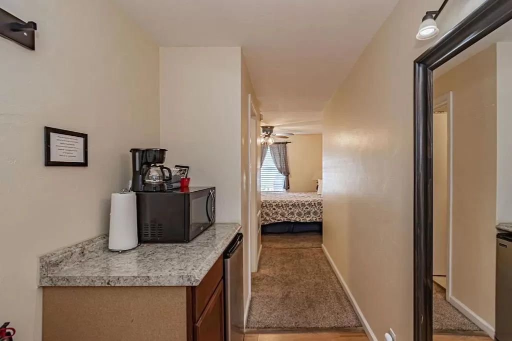 Kitchen or kitchenette, Kitchen/Kitchenette in Suites of Lava Hot Springs