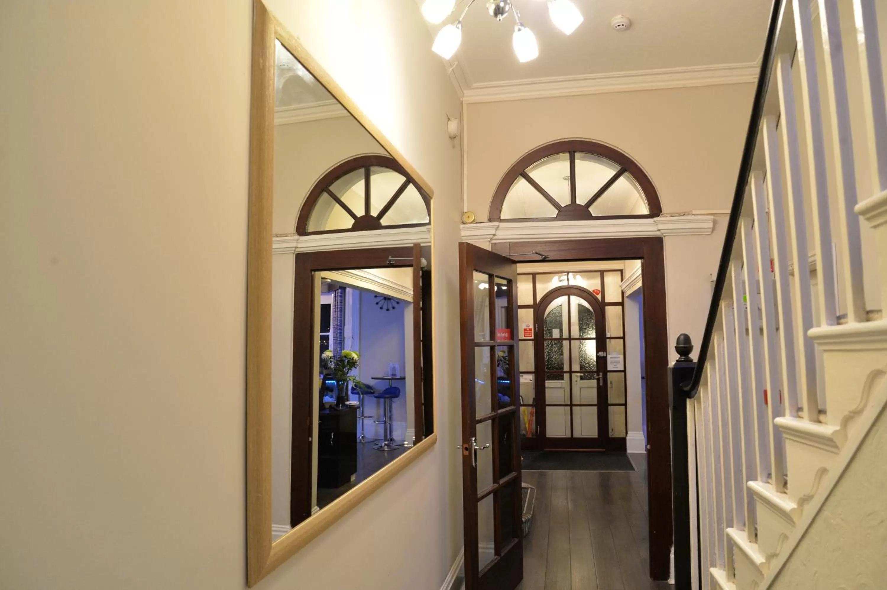 Lauriston & Lawton Court Hotel