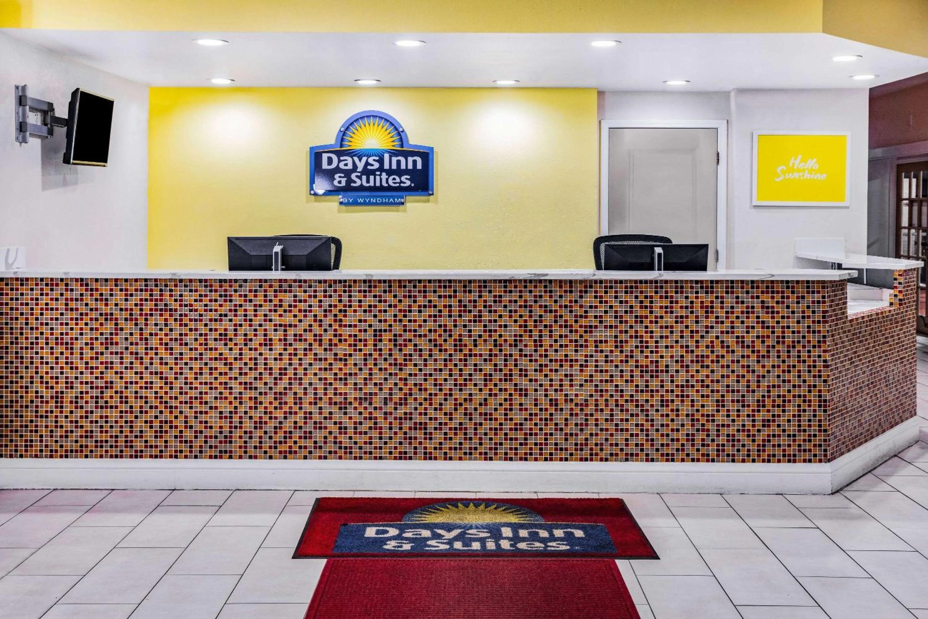 Lobby or reception in Days Inn & Suites by Wyndham Colonial