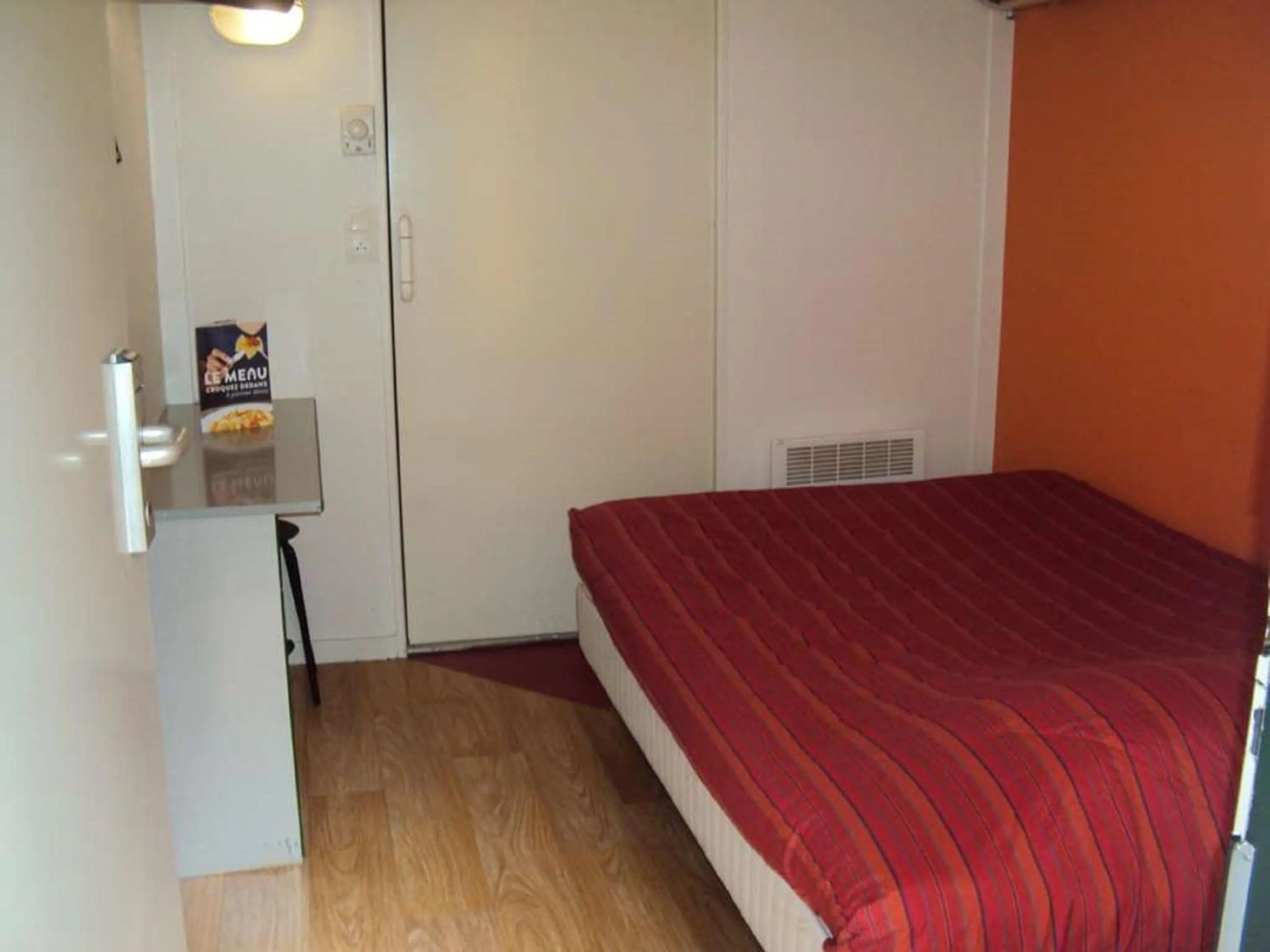 Bed in Premiere Classe St Etienne Nord Villars