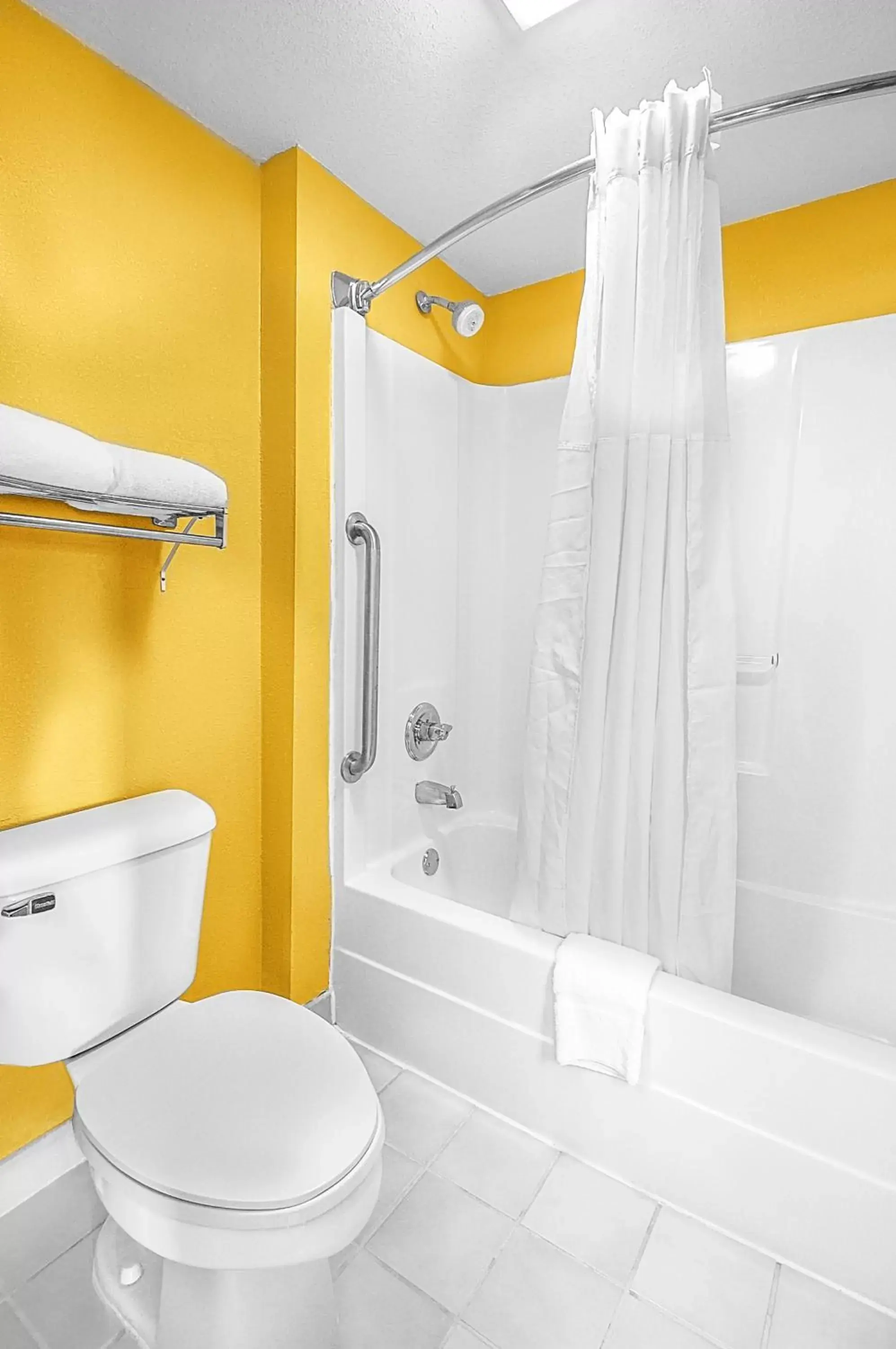 Standard King Room - Smoking in America's Best Value Inn-Milledgeville Standard King Room - Smoking in America's Best Value Inn-Milledgeville