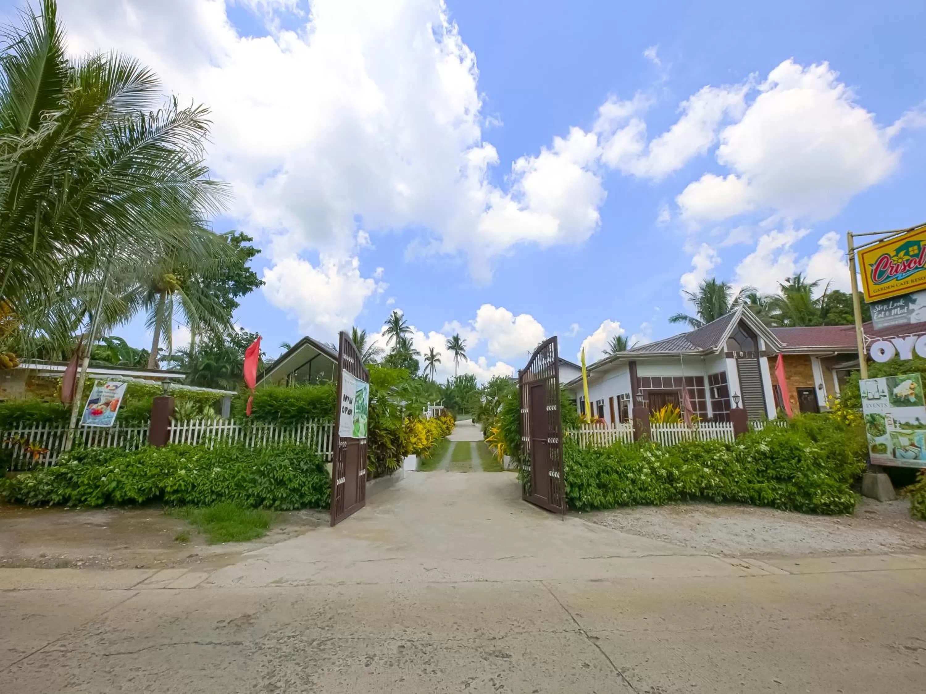 Facade/entrance, Property Building in OYO 784 Laura's Garden Resort