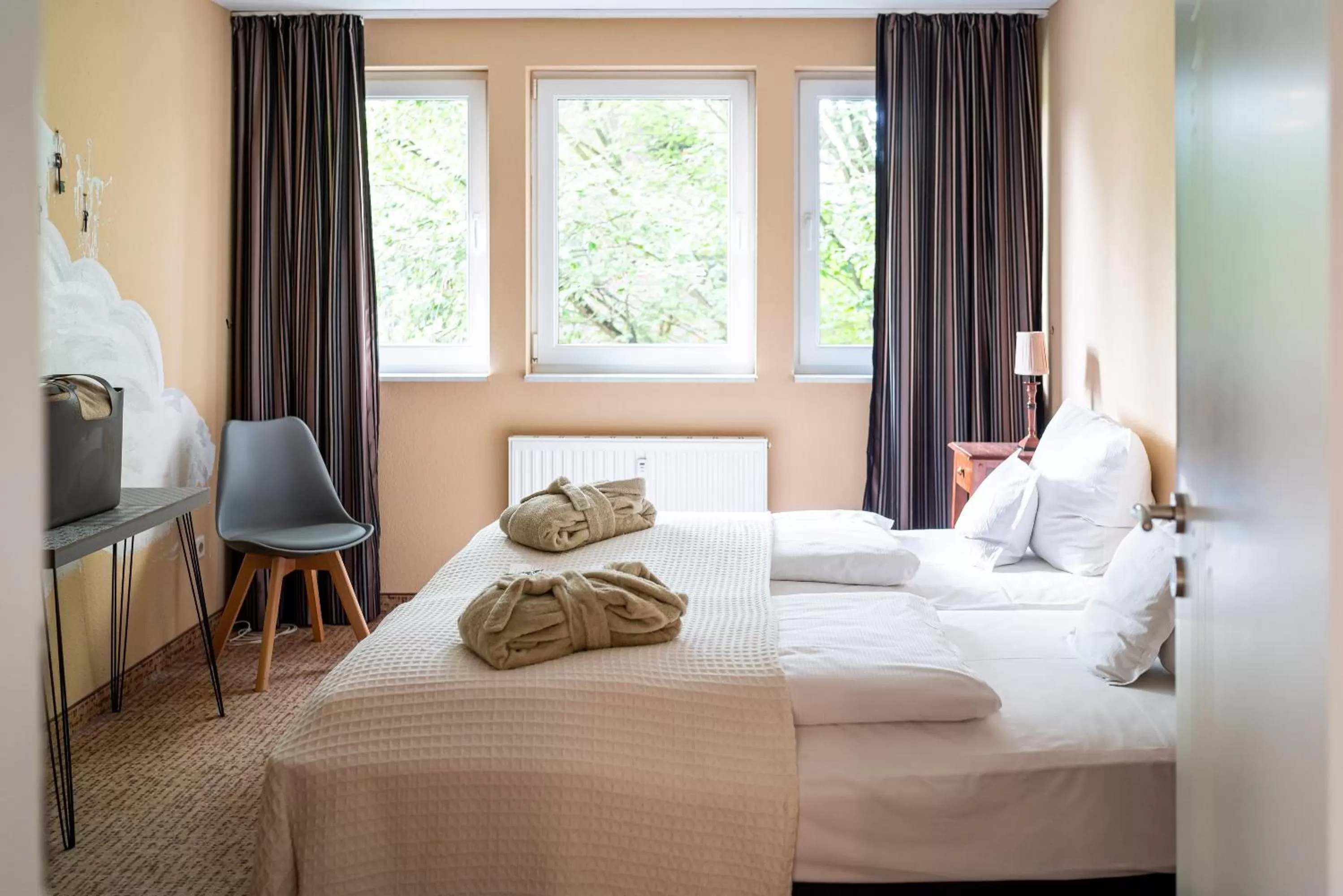 Bedroom, Bed in Waldhotel Tannenhäuschen