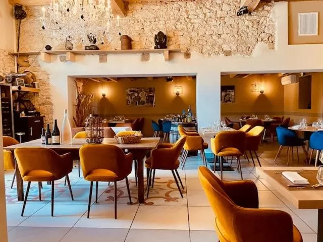 Restaurant/places to eat in Domaine de Suzel