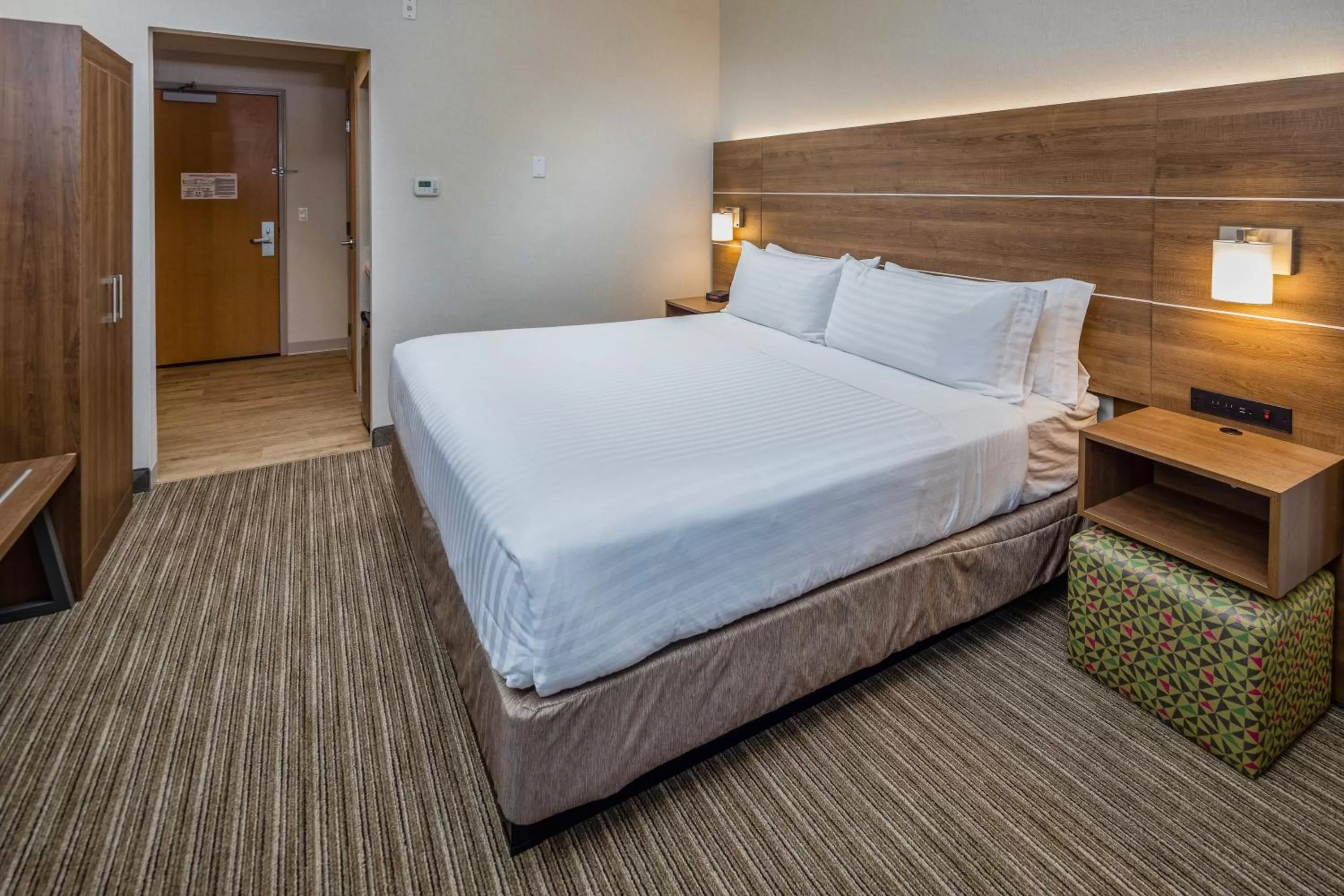 Photo of the whole room, Bed in Holiday Inn Express Hotel & Suites Modesto-Salida by IHG