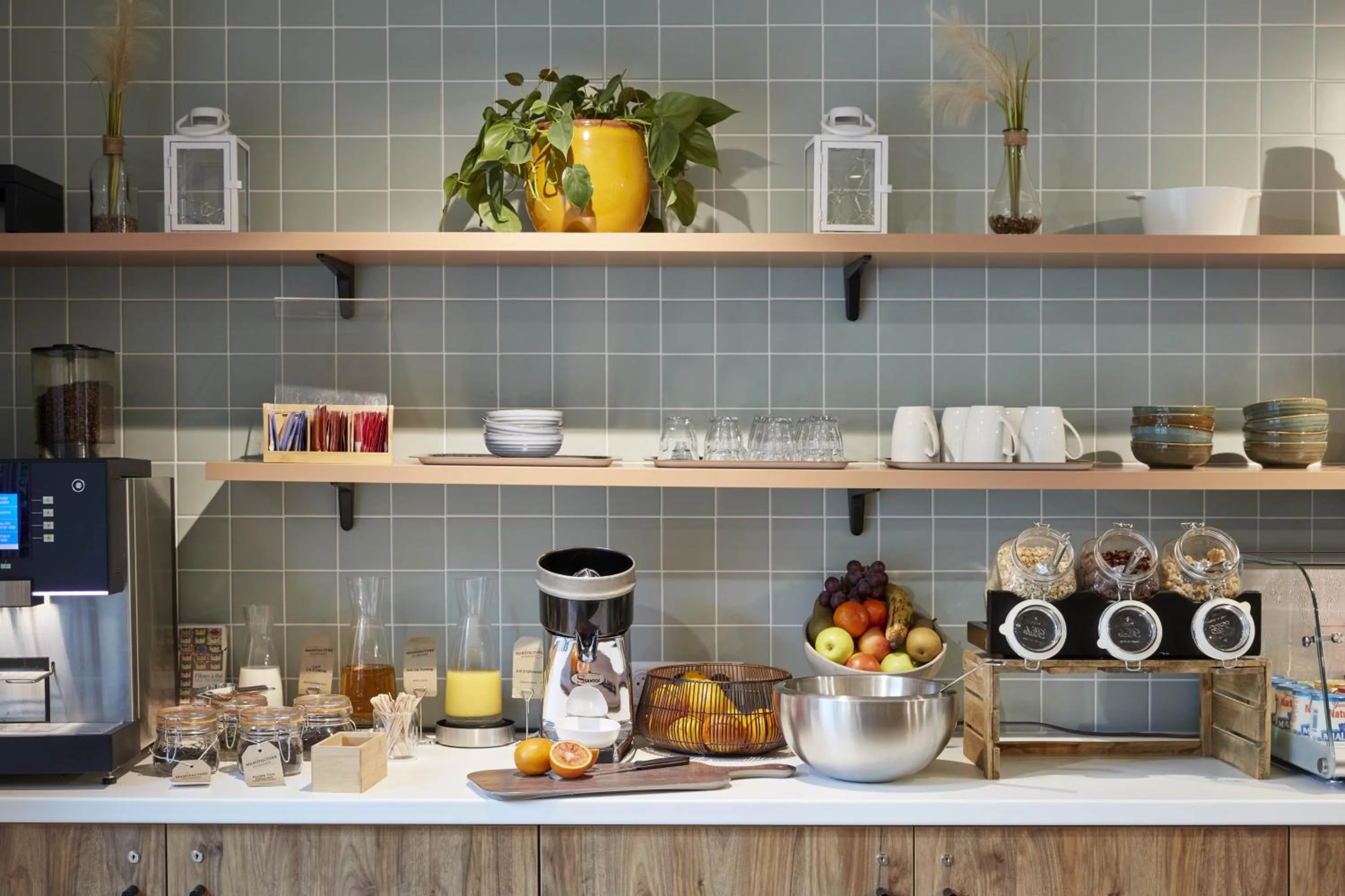 Breakfast in Aparthotel Adagio Paris Buttes Chaumont