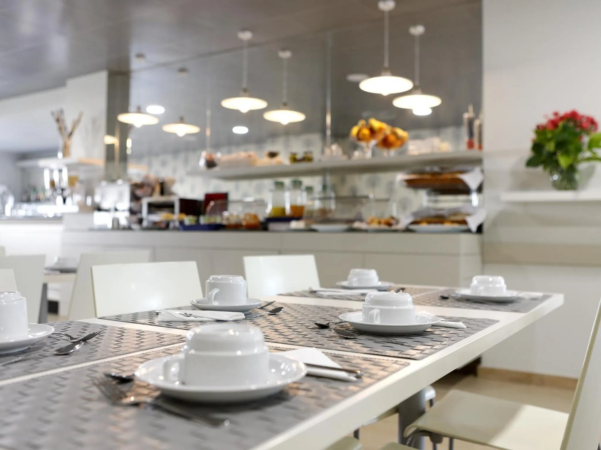 Dining area in Cova da Iria Hotel