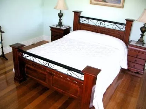 Bedroom, Bed in Stella's Dromana Hotel