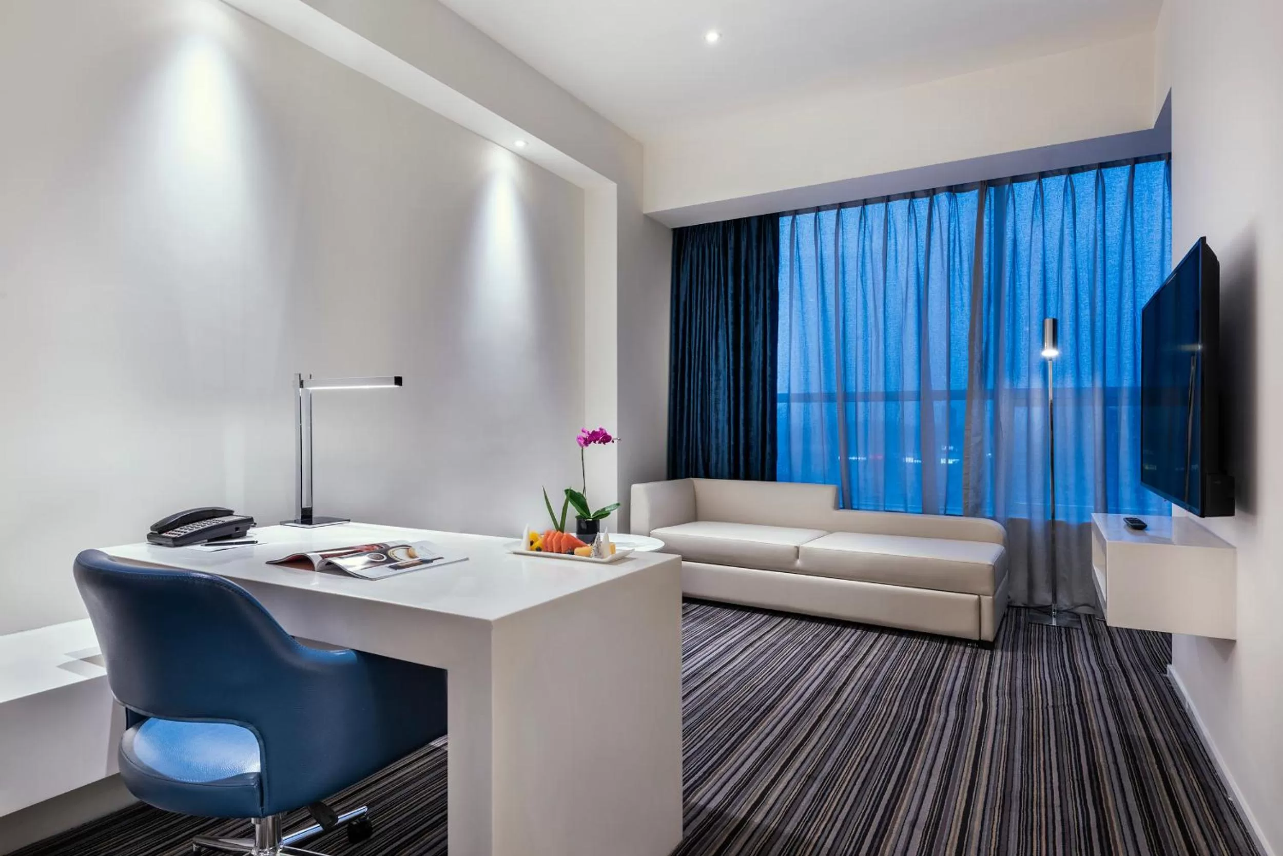 Living room in Grand Mercure Shanghai Century Park