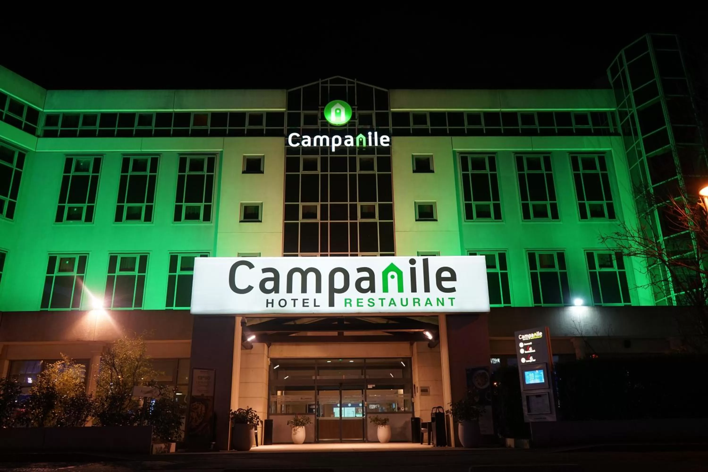 Facade/entrance in Campanile Paris CDG Airport Villepinte