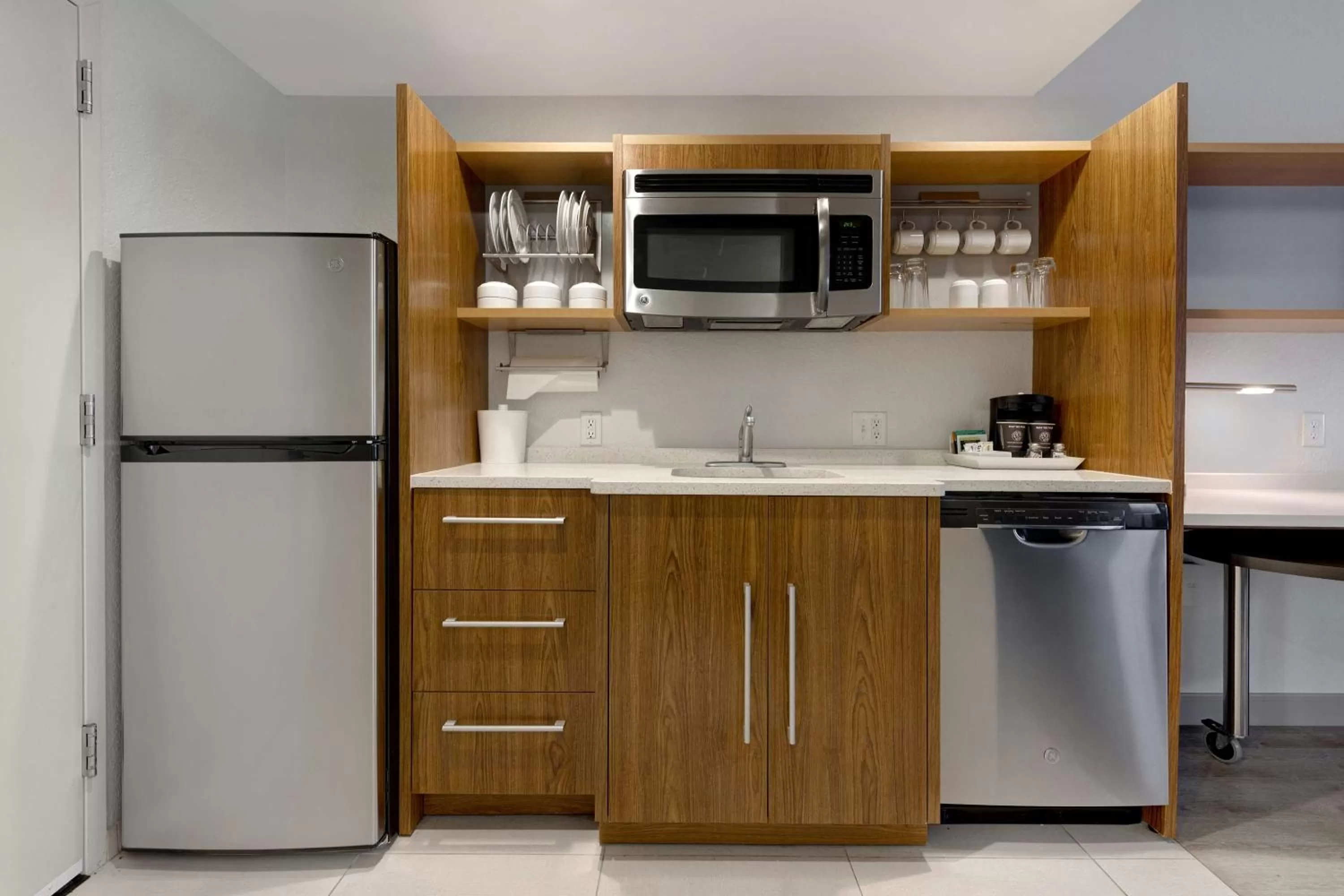 Kitchen or kitchenette in Home2 Suites by Hilton Orlando International Drive South - Free Shuttle to Theme Parks