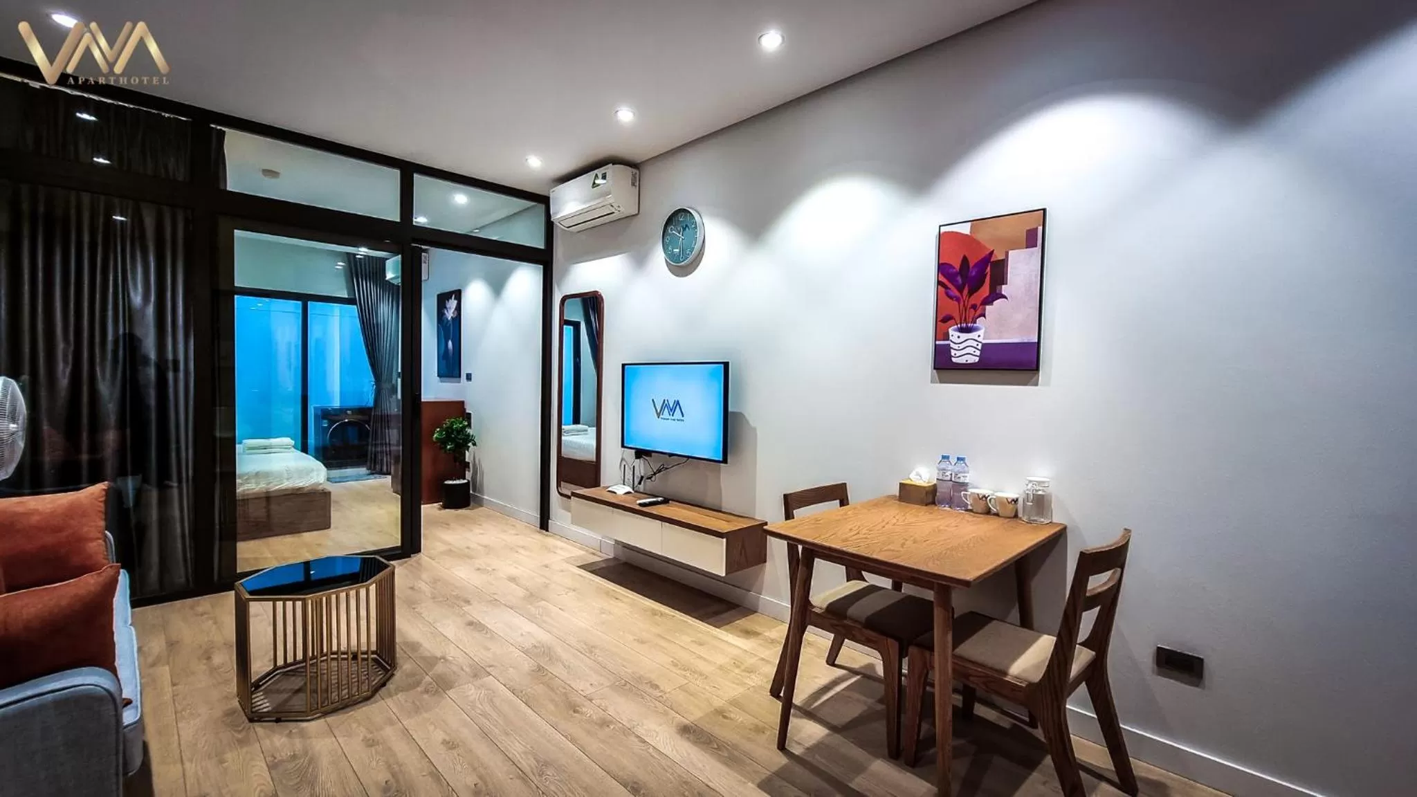 Communal lounge/ TV room in VNAHOMES APARTHOTEL