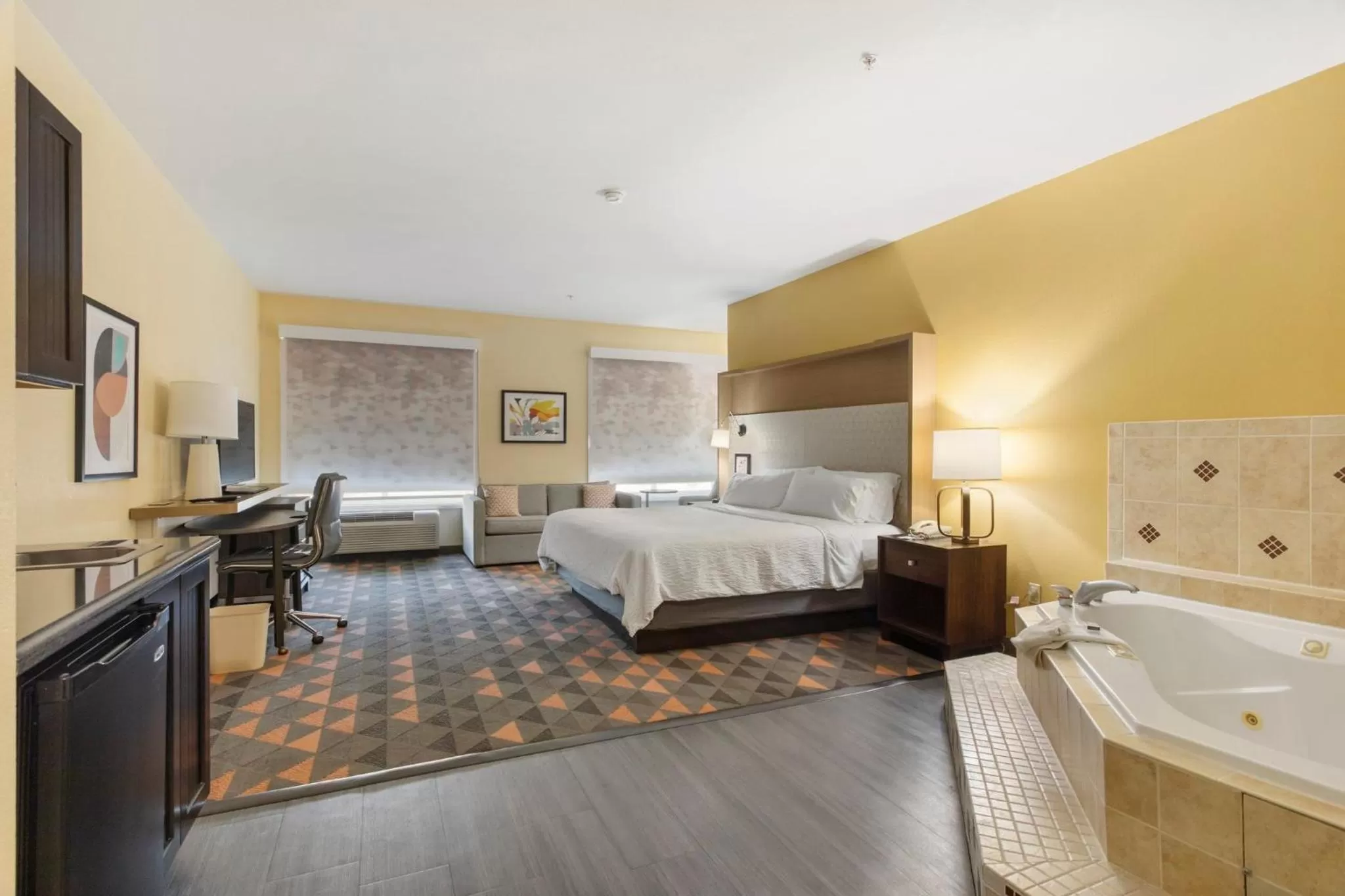 Bedroom, Bed in Holiday Inn Hotel & Suites Waco Northwest by IHG